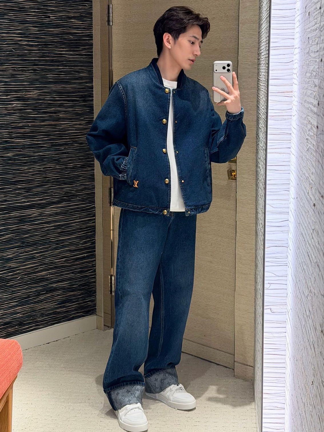 LOUIS VUITTON 26FW LV logo cuffed skateboard jeans Fabric: Made of 14 ammonia full warp fine cotton denim sweatshirt material, customized hardware, threads, accessories, plate alignment, same style for men and women -Color: blue -Size: 30 32 34 36 - Image 15