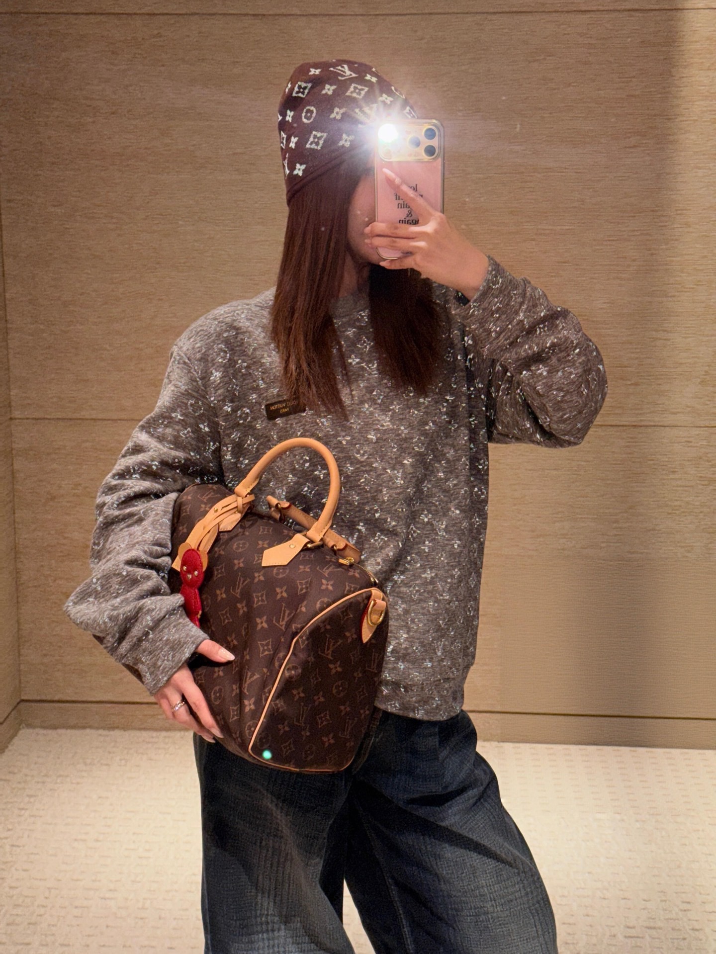 LOUIS VUITTON 26FW LV reflective printed logo sweatshirt Fabric: Made of 100% cotton plain knitted fabric 320g Customized hardware Thread Accessories Matching version Same style for men and women -Color: gray -Size: S M L XL - Image 10