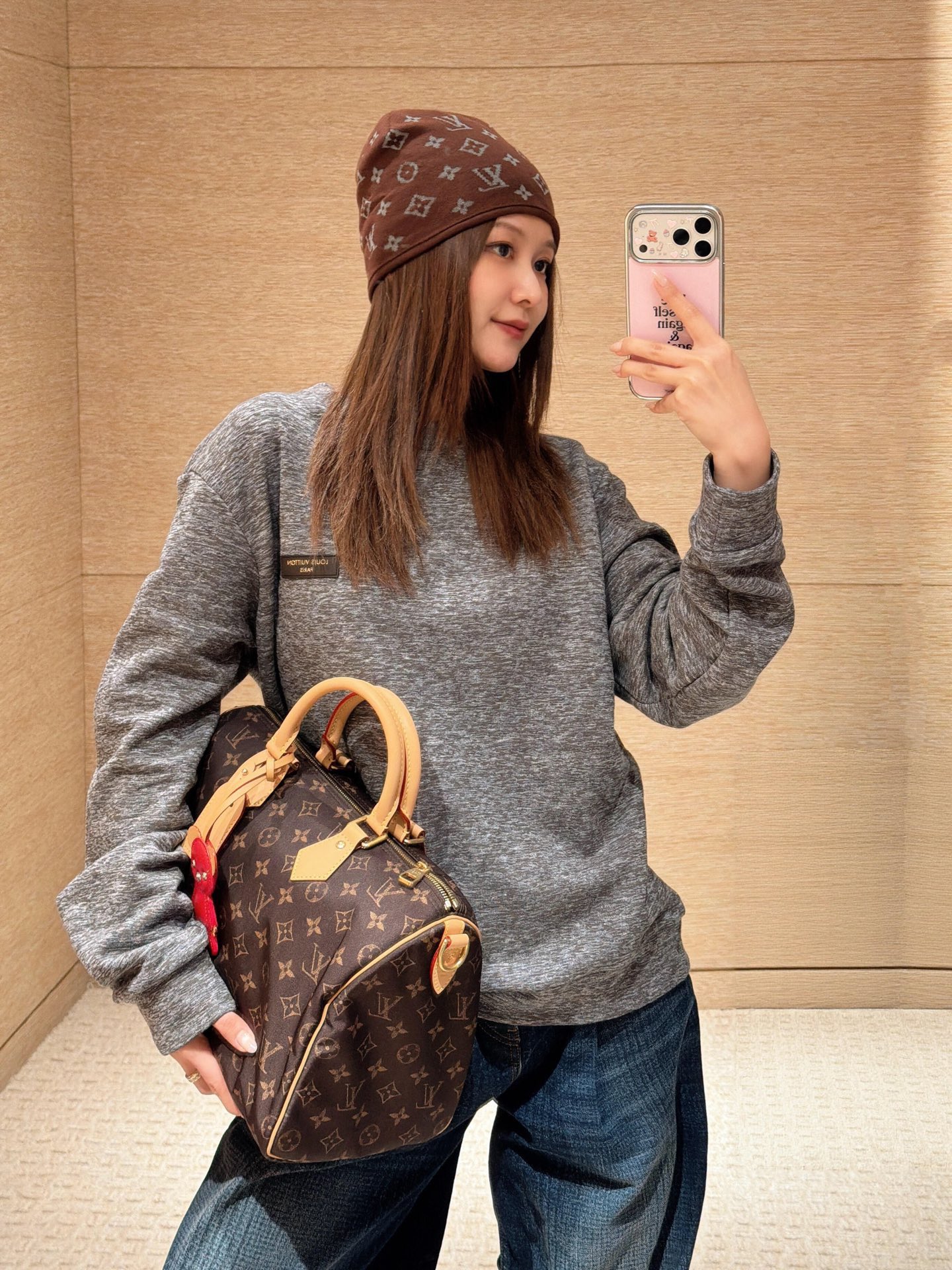 LOUIS VUITTON 26FW LV reflective printed logo sweatshirt Fabric: Made of 100% cotton plain knitted fabric 320g Customized hardware Thread Accessories Matching version Same style for men and women -Color: gray -Size: S M L XL - Image 11