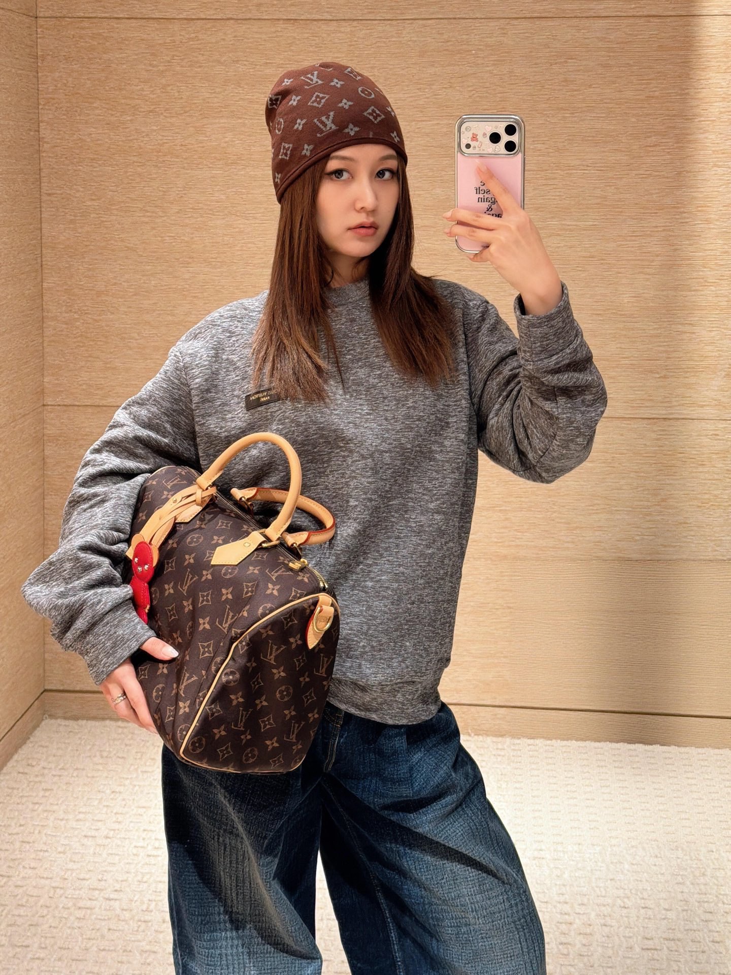 LOUIS VUITTON 26FW LV reflective printed logo sweatshirt Fabric: Made of 100% cotton plain knitted fabric 320g Customized hardware Thread Accessories Matching version Same style for men and women -Color: gray -Size: S M L XL - Image 12