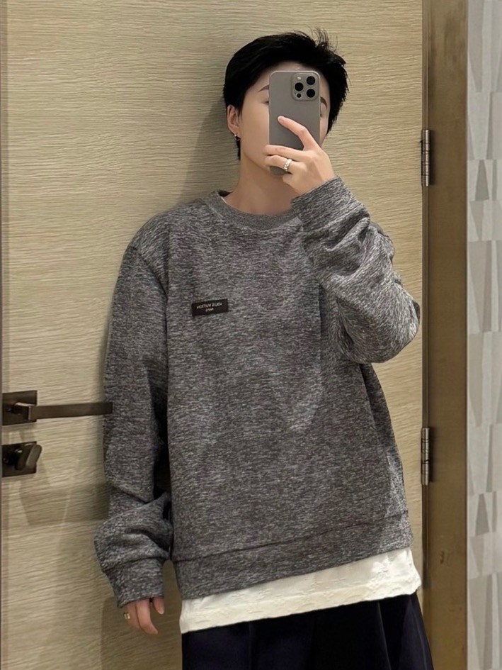 LOUIS VUITTON 26FW LV reflective printed logo sweatshirt Fabric: Made of 100% cotton plain knitted fabric 320g Customized hardware Thread Accessories Matching version Same style for men and women -Color: gray -Size: S M L XL - Image 18