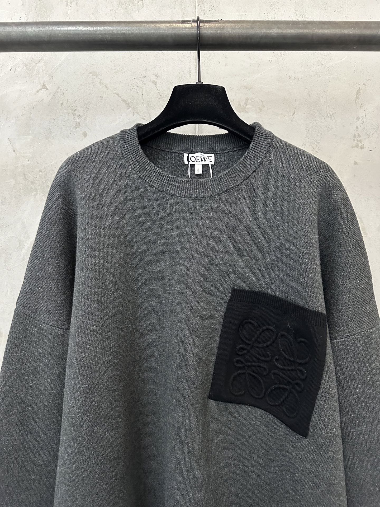 LOEWE ss26 pocket embossed logo sweater Fabric: Cotton blended wool, 70% cotton, 15% wool, 10% viscose - Image 3