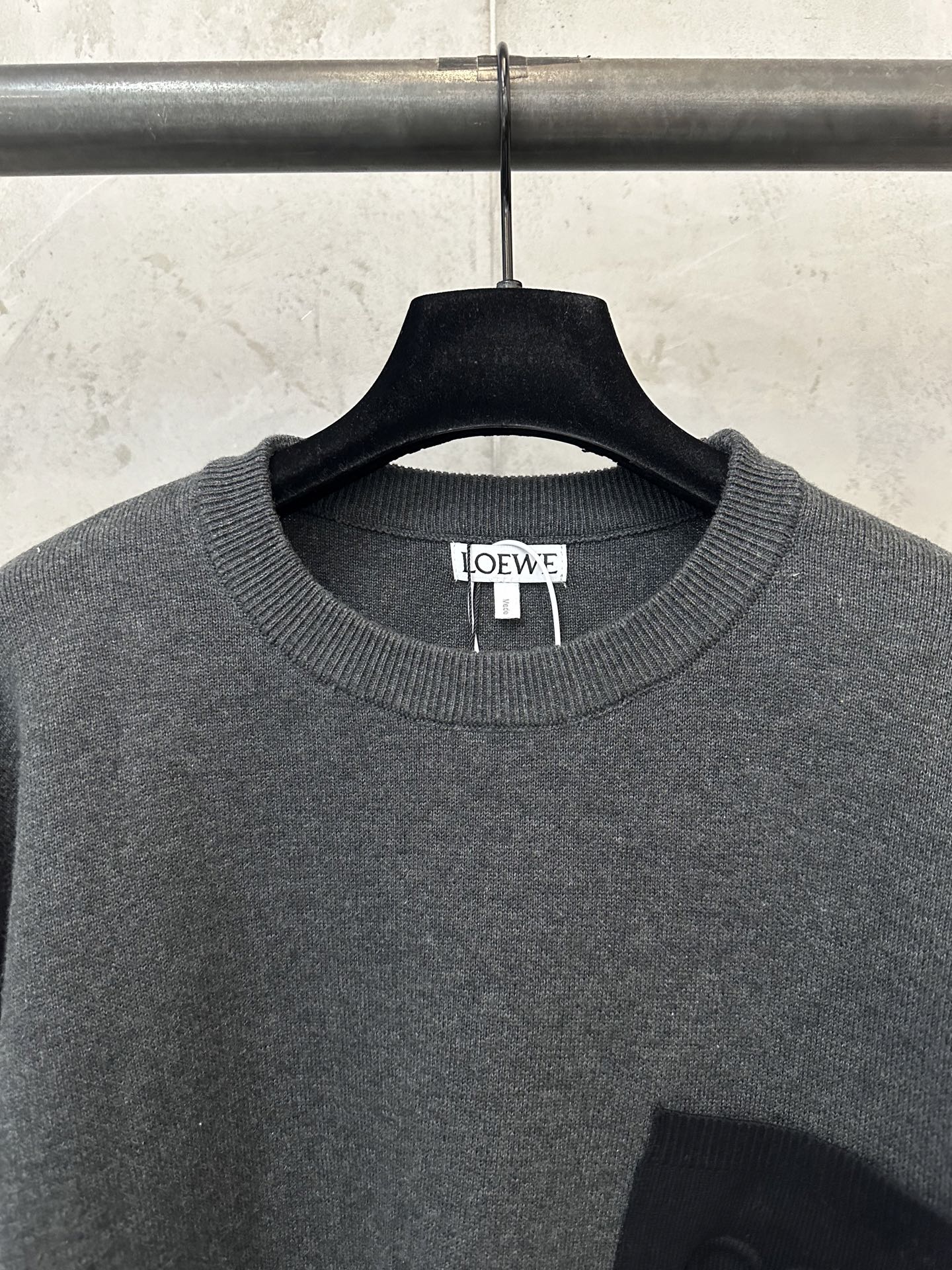 LOEWE ss26 pocket embossed logo sweater Fabric: Cotton blended wool, 70% cotton, 15% wool, 10% viscose - Image 5