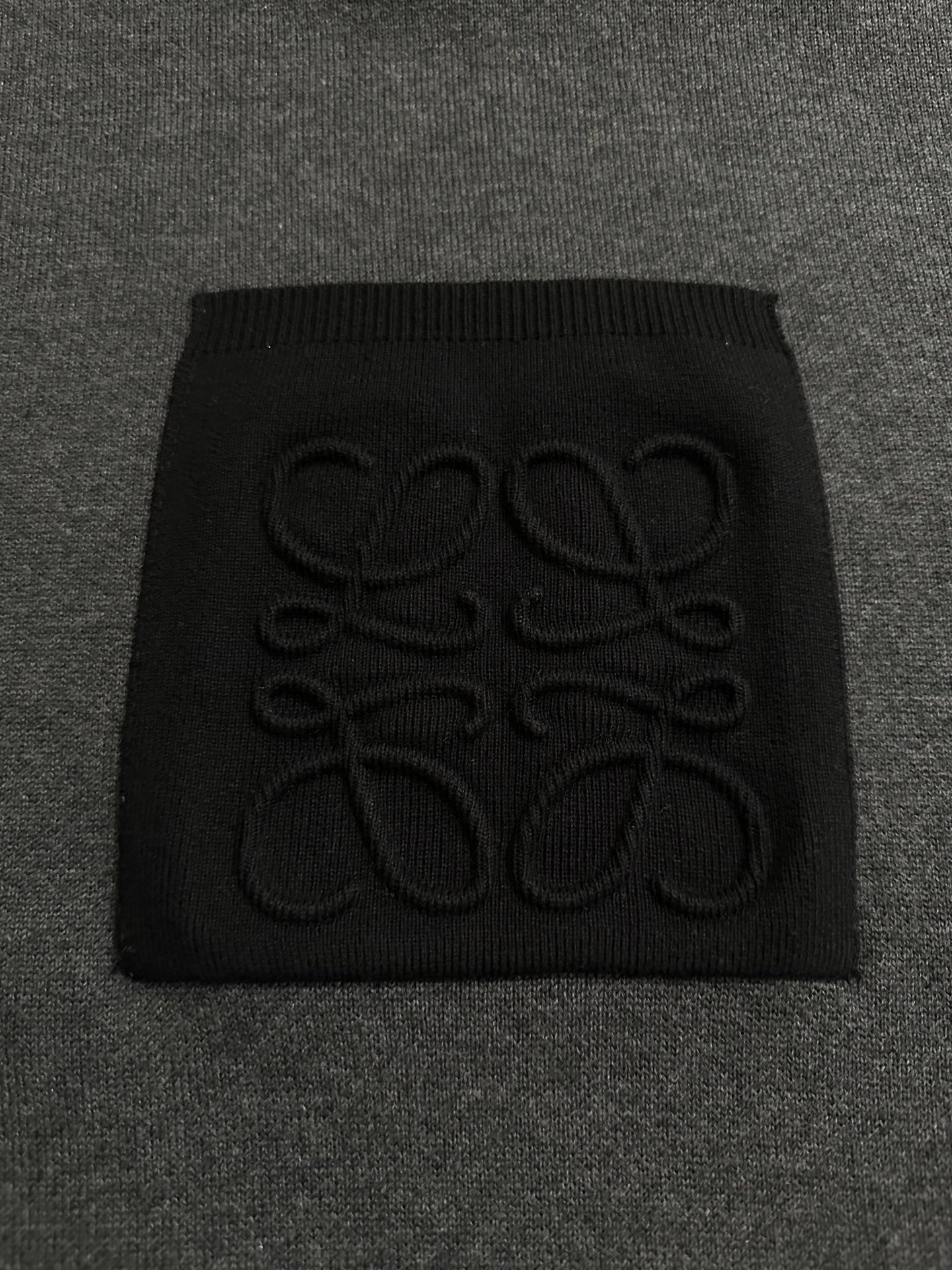 LOEWE ss26 pocket embossed logo sweater Fabric: Cotton blended wool, 70% cotton, 15% wool, 10% viscose - Image 7