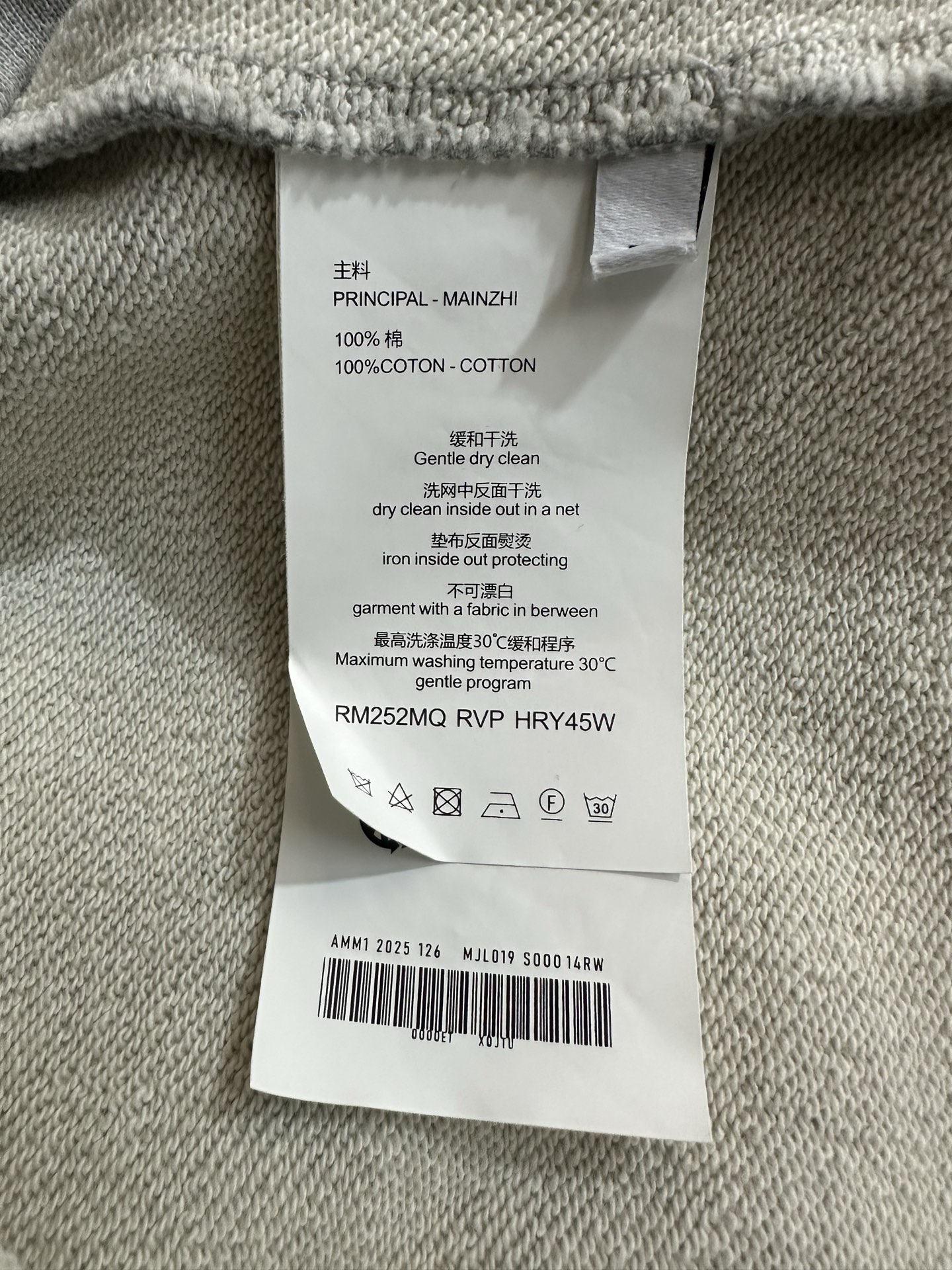 Heavy 500g high quality sweatshirt Louis Vuitton 26ss LV leather label logo round neck sweatshirt Fabric: Made of ultra-heavy 100% cotton terry fabric Xinjiang cotton, weight 500 grams, matched with 2*2, clean cloth surface, clear cloth texture, tight feel, stiff, high color fastness, no shape change, no discoloration, custom hardware, threads, accessories, plate alignment, same style for men and women -Color: blue gray -Size: S M L XL - Image 9
