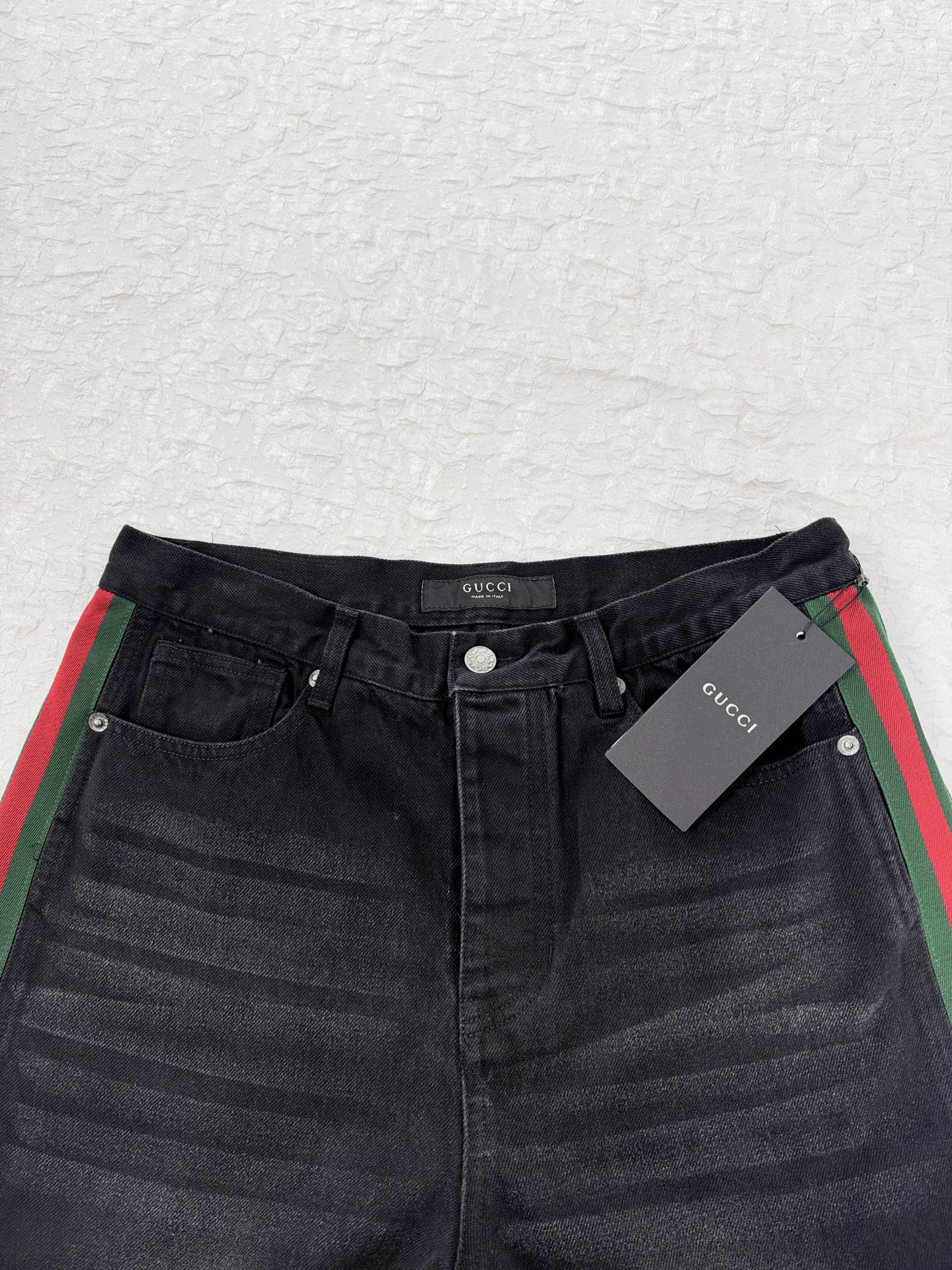 Gucc*/Gucci SS26 washed black side webbing straight jeans Made from heavy denim fabric, the hardness and drape are comparable to the original version - Image 4