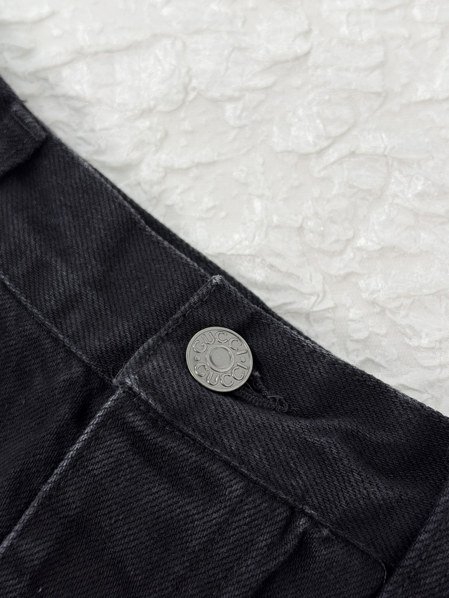 Gucc*/Gucci SS26 washed black side webbing straight jeans Made from heavy denim fabric, the hardness and drape are comparable to the original version - Image 6