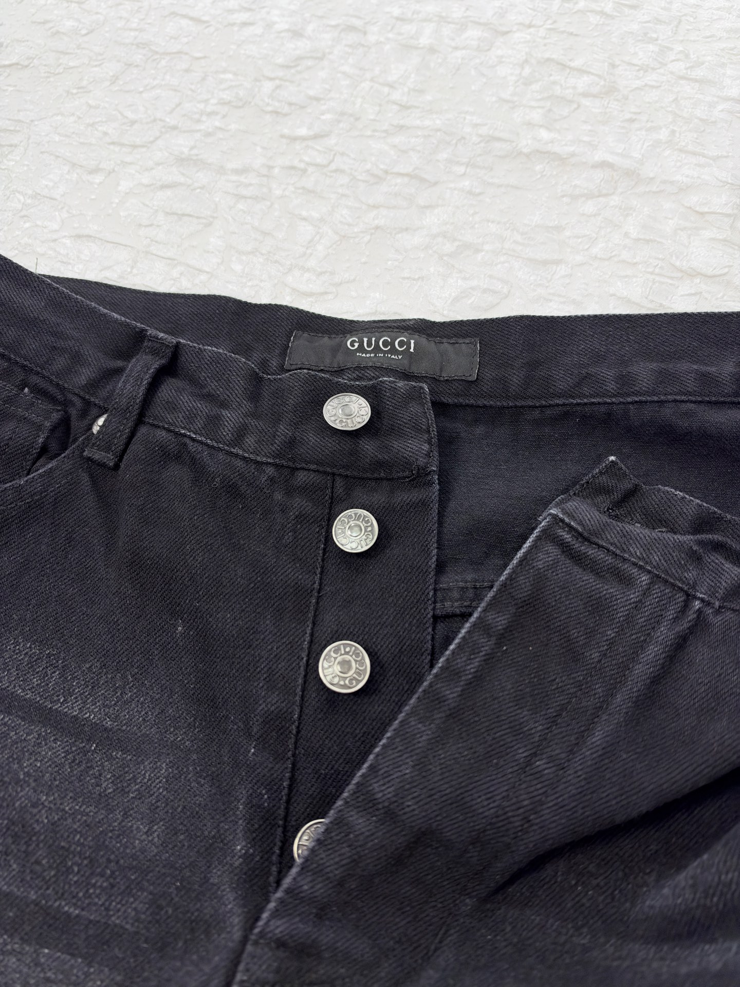 Gucc*/Gucci SS26 washed black side webbing straight jeans Made from heavy denim fabric, the hardness and drape are comparable to the original version - Image 9