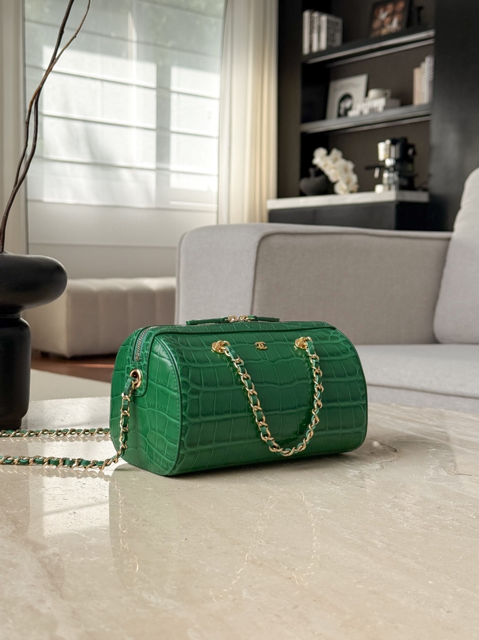 26a Bowling Alligator Green Bag shape: classic cylindrical bag shape, with rounded and regular outline, practical capacity and not bloated - Image 2