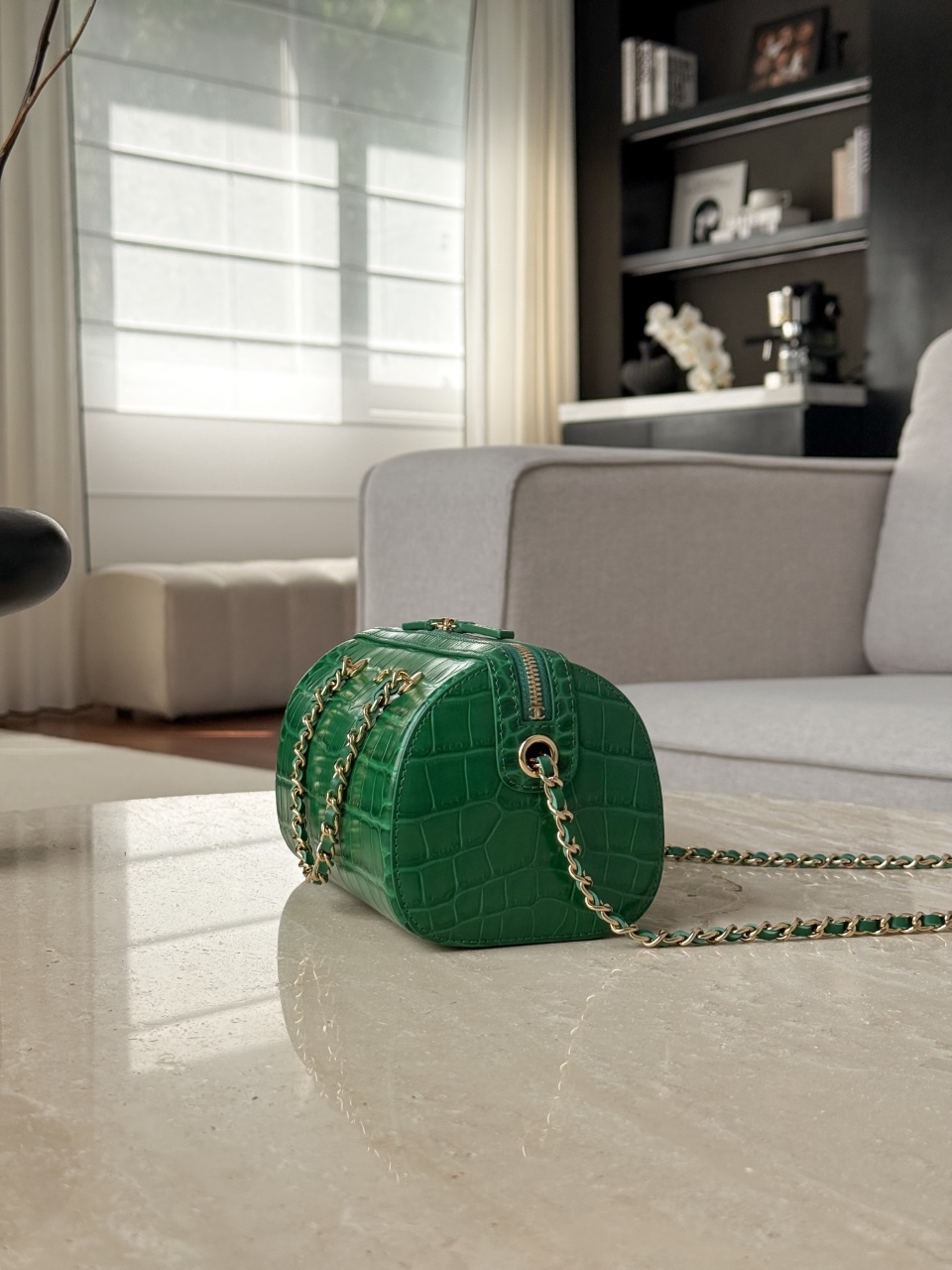 26a Bowling Alligator Green Bag shape: classic cylindrical bag shape, with rounded and regular outline, practical capacity and not bloated - Image 4