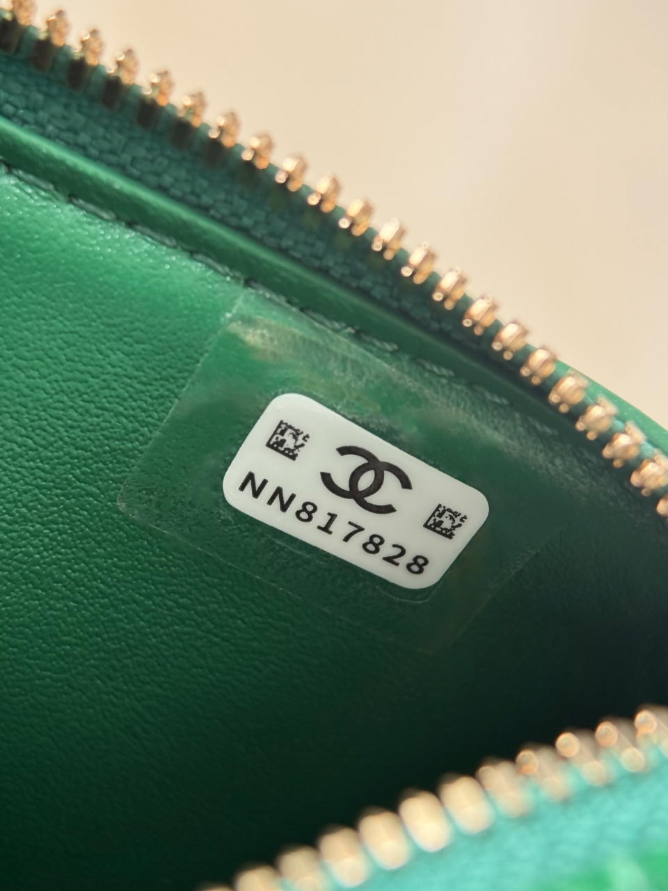 26a Bowling Alligator Green Bag shape: classic cylindrical bag shape, with rounded and regular outline, practical capacity and not bloated - Image 13