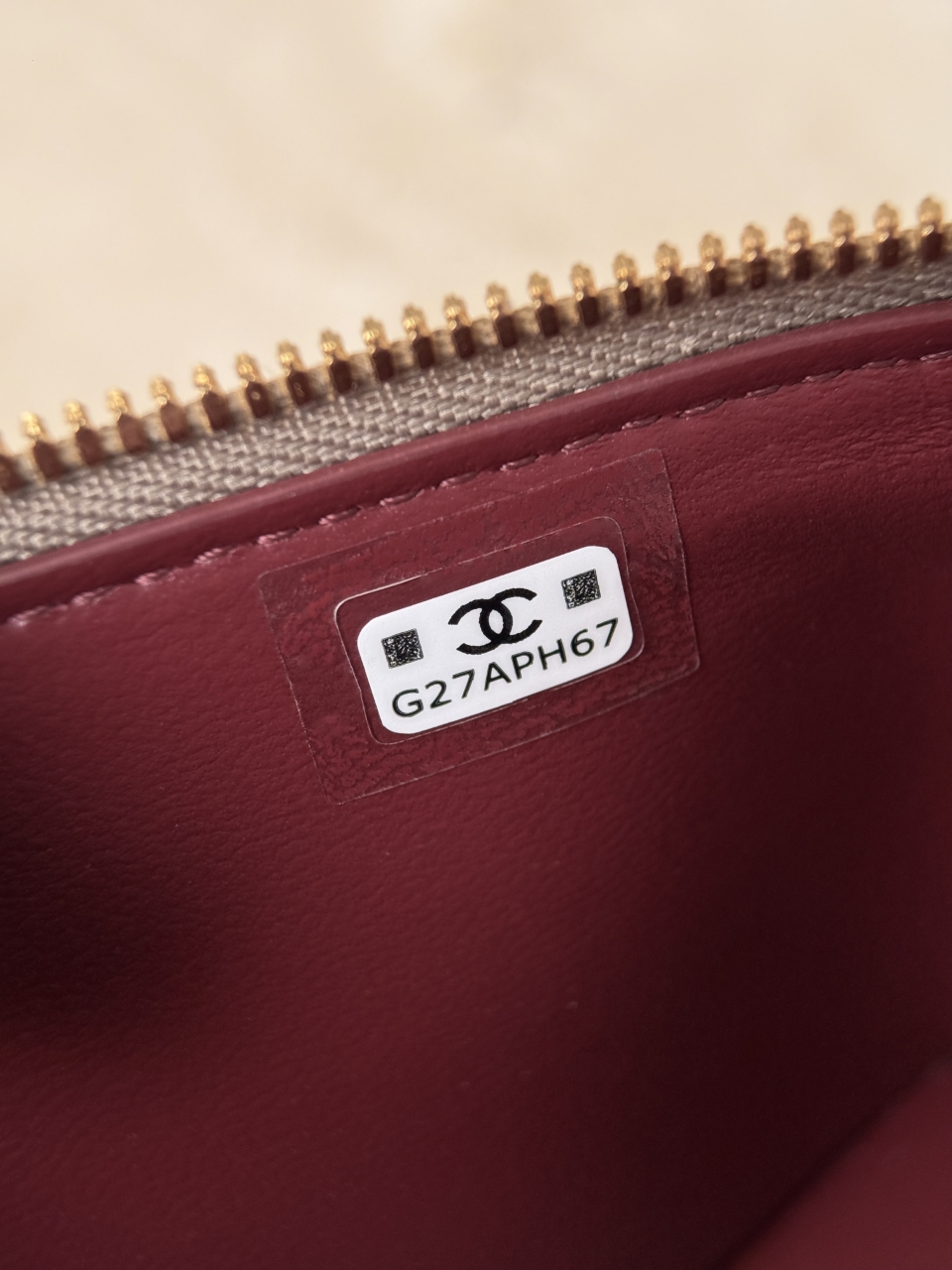 26a lp box crocodile khaki Neat and square box bag, bright crocodile embossed cowhide, double zipper layered compartment design, burgundy interior, top equipped with same-leather handle, detachable leather and metal chain, two ways to carry: hand-held or cross-body - Image 15