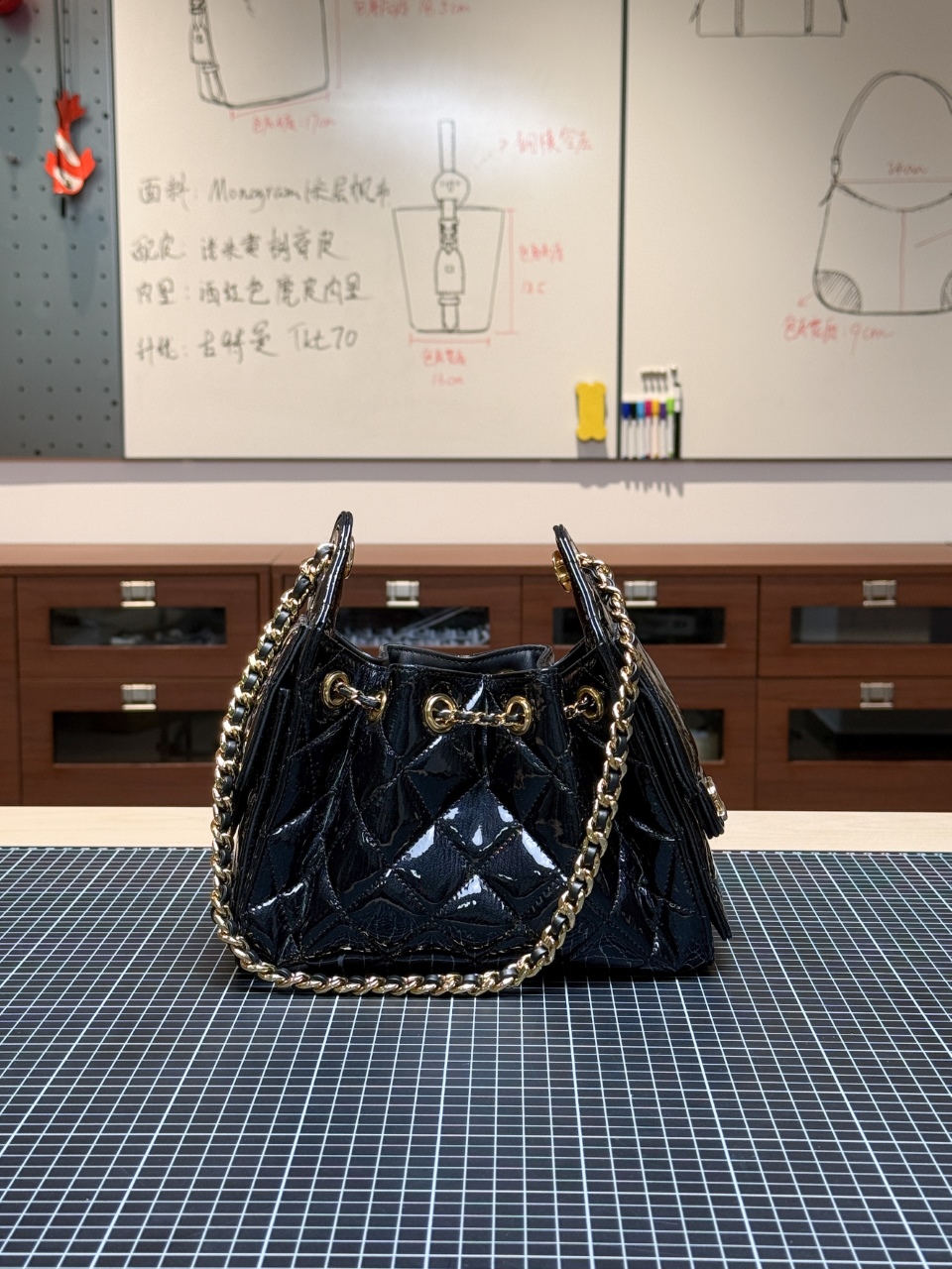 New product preparation 26k hobo patent leather mini dark navy Style number: AS5631 deep navy blue Size: 20x22x12.5cm The original real-shot development is in preparation! ! - Image 2