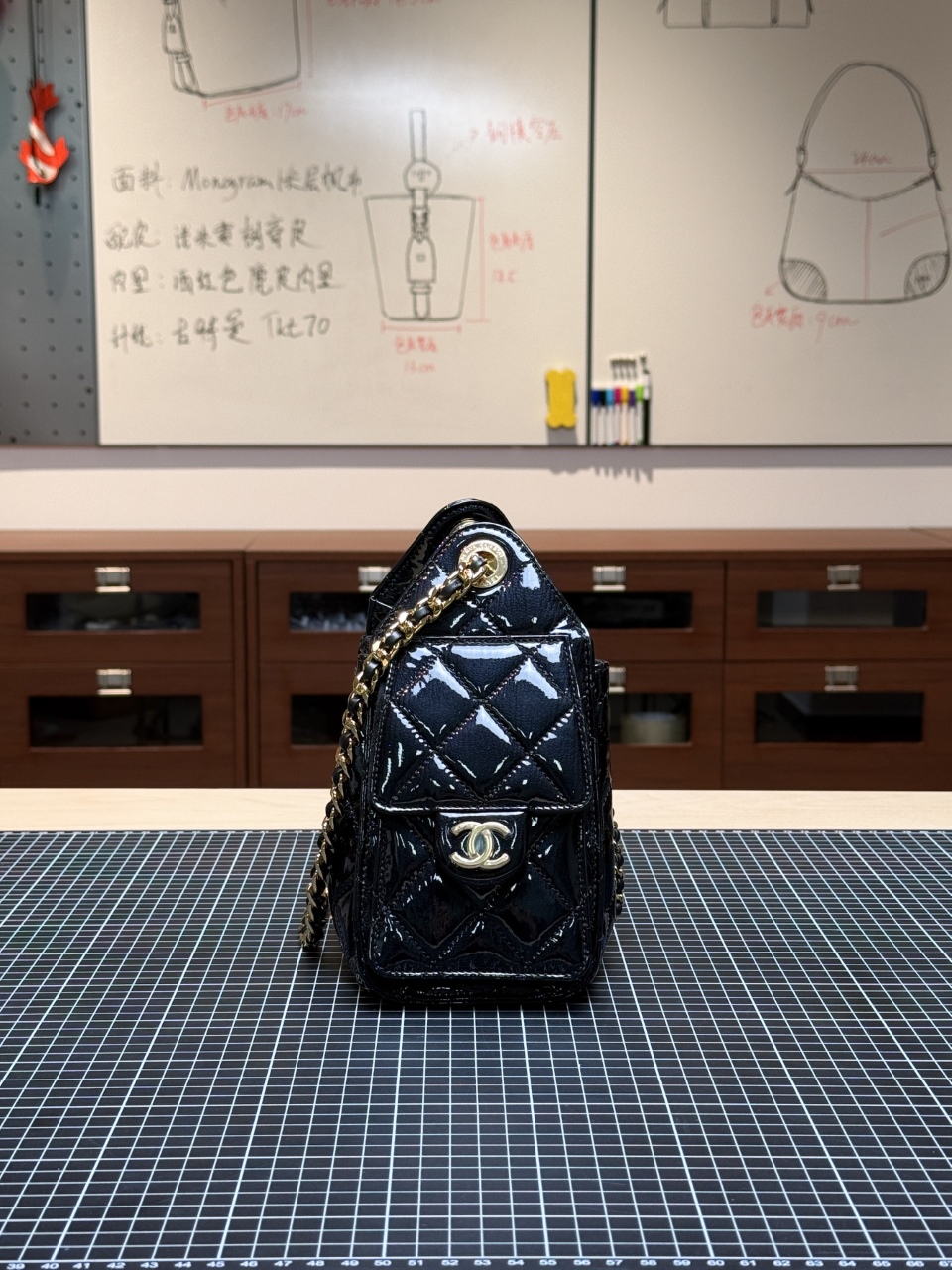 New product preparation 26k hobo patent leather mini dark navy Style number: AS5631 deep navy blue Size: 20x22x12.5cm The original real-shot development is in preparation! ! - Image 3