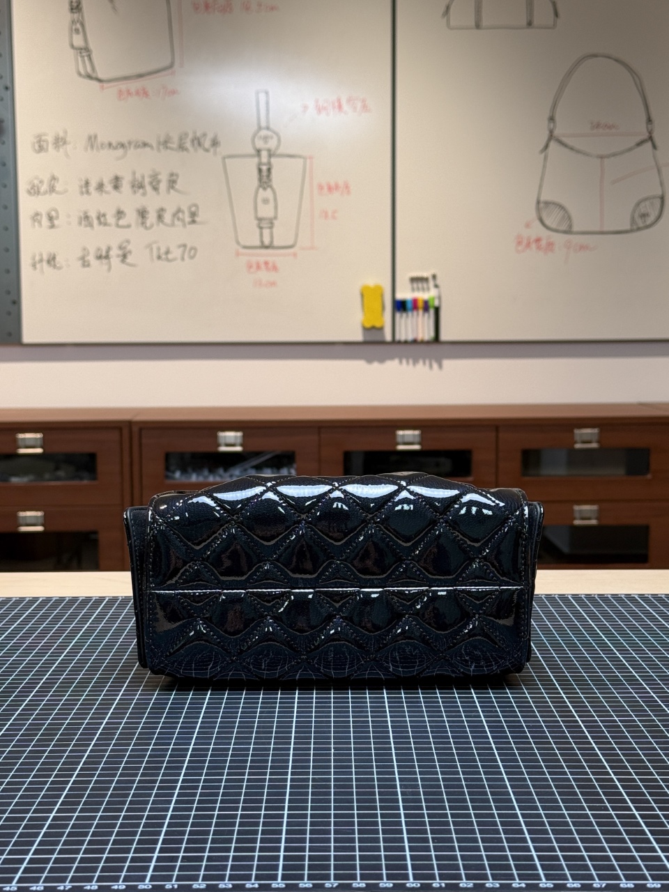 New product preparation 26k hobo patent leather mini dark navy Style number: AS5631 deep navy blue Size: 20x22x12.5cm The original real-shot development is in preparation! ! - Image 4