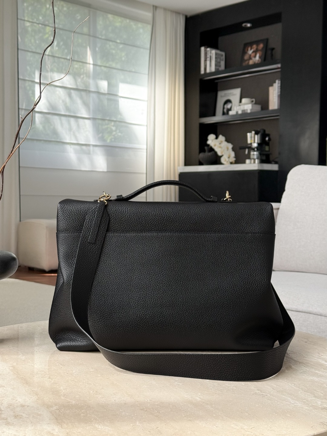 26a lp official document black gold Simple and elegant horizontal document outline, pebbled cowhide, full and three-dimensional grain texture, strong toughness, friction resistance, top short handle + long shoulder strap, can be carried cross-body or hand-held - Image 3