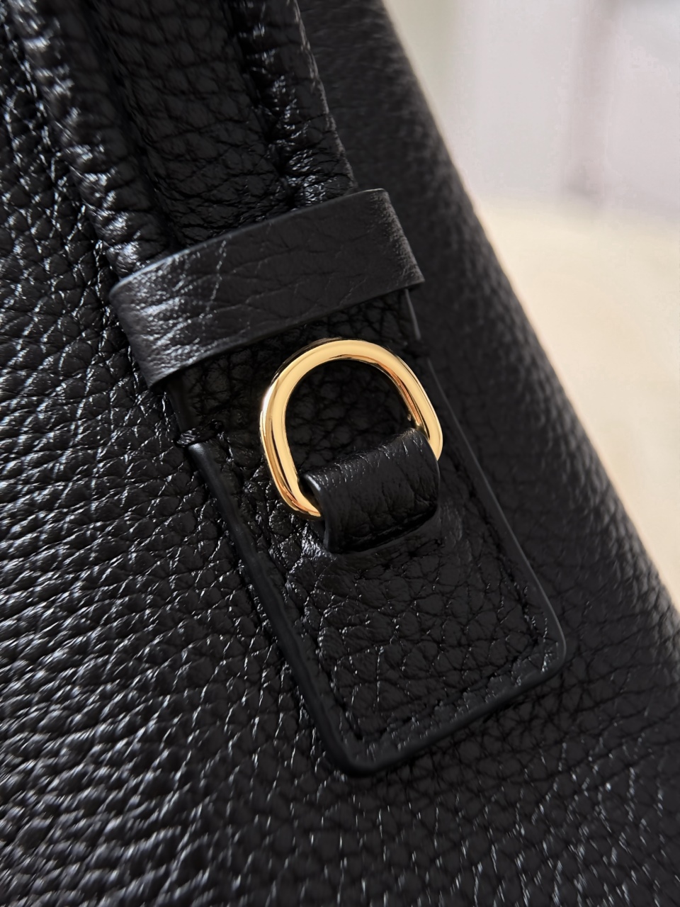 26a lp official document black gold Simple and elegant horizontal document outline, pebbled cowhide, full and three-dimensional grain texture, strong toughness, friction resistance, top short handle + long shoulder strap, can be carried cross-body or hand-held - Image 8