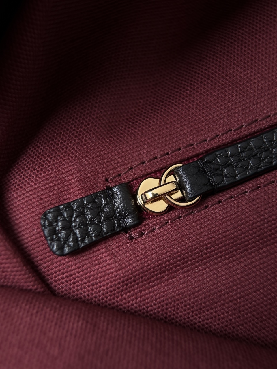26a lp official document black gold Simple and elegant horizontal document outline, pebbled cowhide, full and three-dimensional grain texture, strong toughness, friction resistance, top short handle + long shoulder strap, can be carried cross-body or hand-held - Image 12