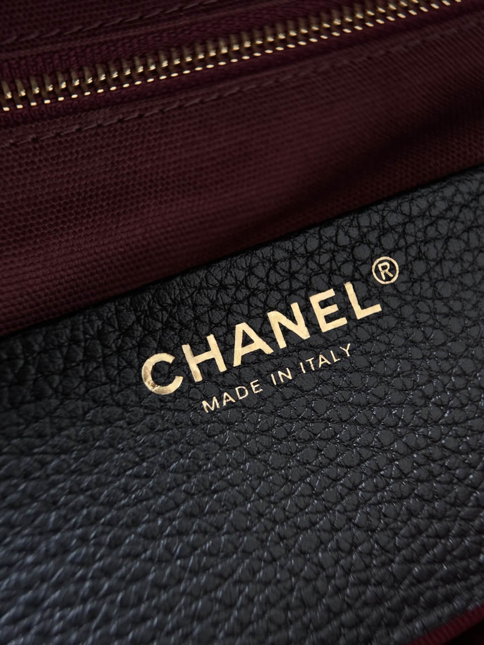 26a lp official document black gold Simple and elegant horizontal document outline, pebbled cowhide, full and three-dimensional grain texture, strong toughness, friction resistance, top short handle + long shoulder strap, can be carried cross-body or hand-held - Image 14