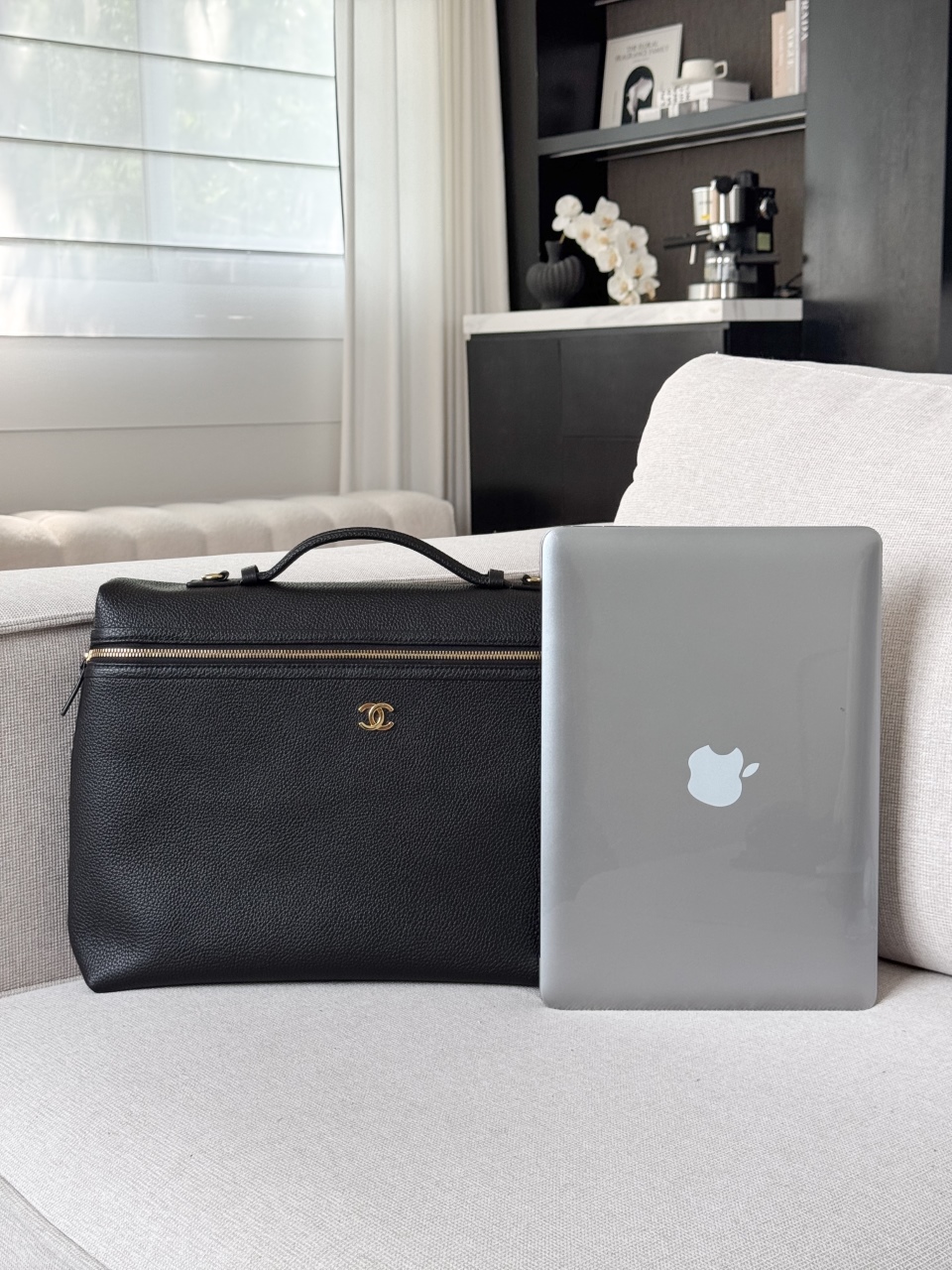 26a lp official document black gold Simple and elegant horizontal document outline, pebbled cowhide, full and three-dimensional grain texture, strong toughness, friction resistance, top short handle + long shoulder strap, can be carried cross-body or hand-held - Image 16