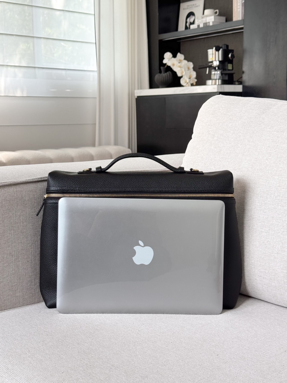 26a lp official document black gold Simple and elegant horizontal document outline, pebbled cowhide, full and three-dimensional grain texture, strong toughness, friction resistance, top short handle + long shoulder strap, can be carried cross-body or hand-held - Image 17