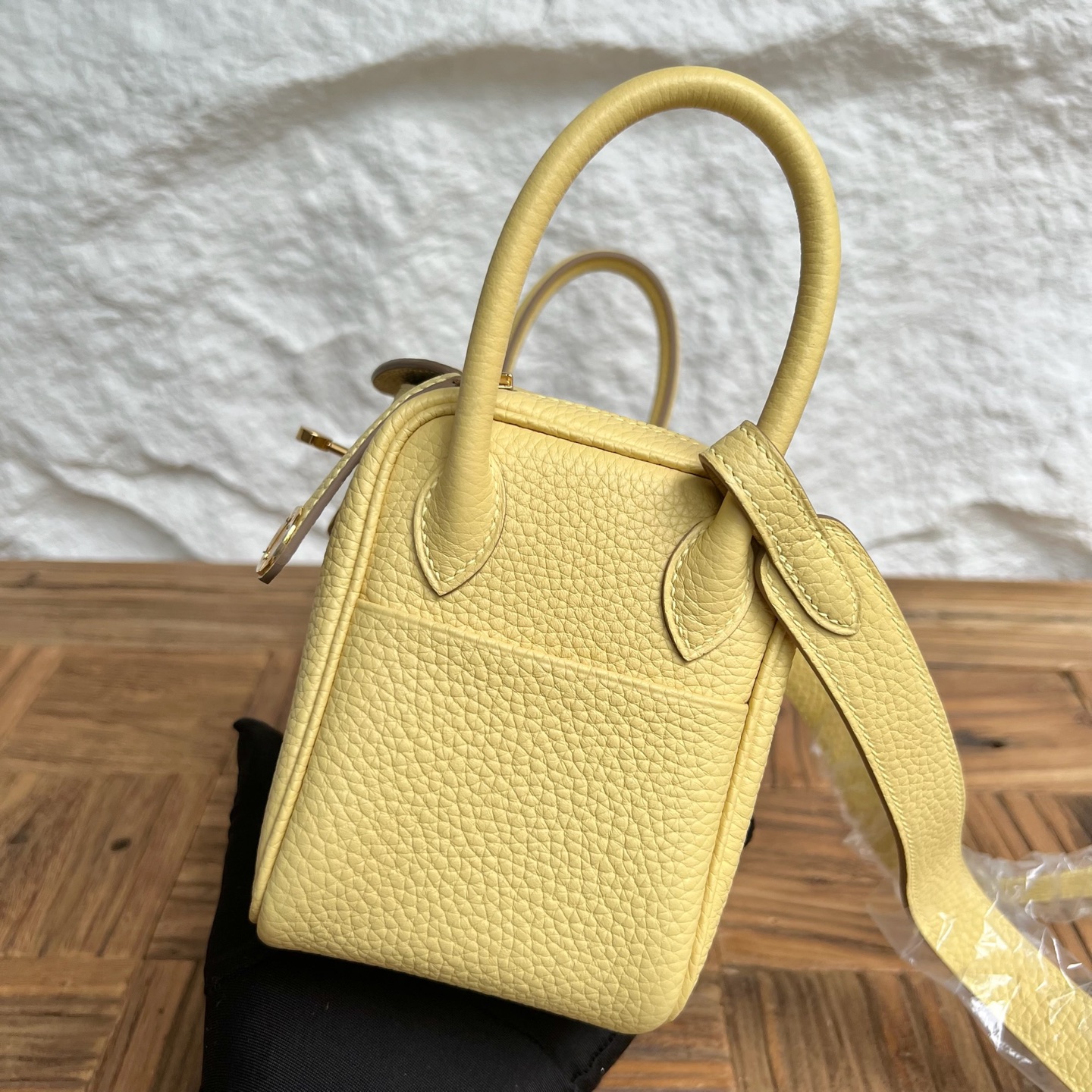MiniLindy 19cm Clemence original imported tc large cowhide leather Color: 1Z chick yellow Fully handmade wax stitching Gold buckle customized✈️ - Image 3