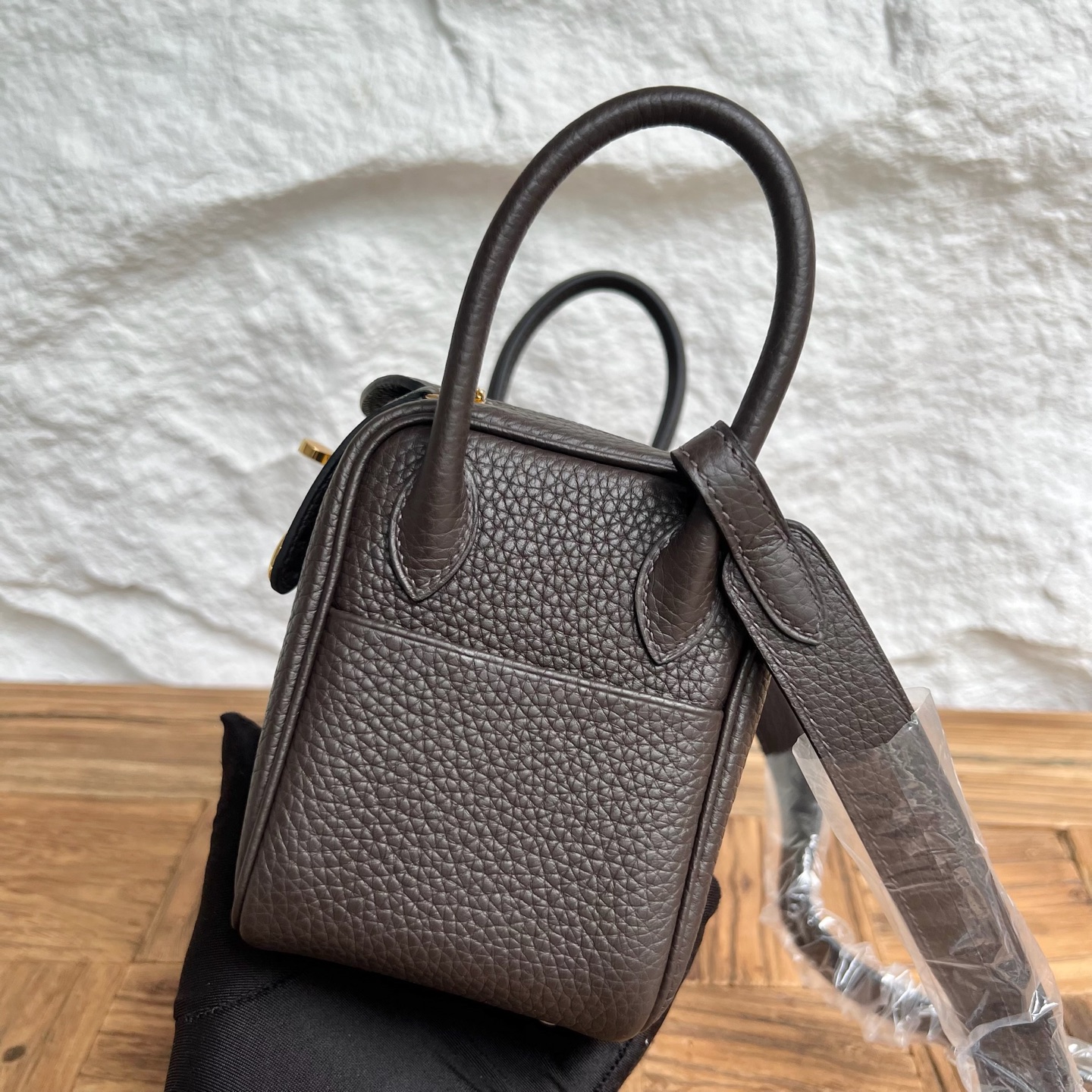 MiniLindy 19cm Clemence original imported tc large cowhide leather Color: Ck46 ebony color Fully handmade wax stitching Gold buckle customized✈️ - Image 3