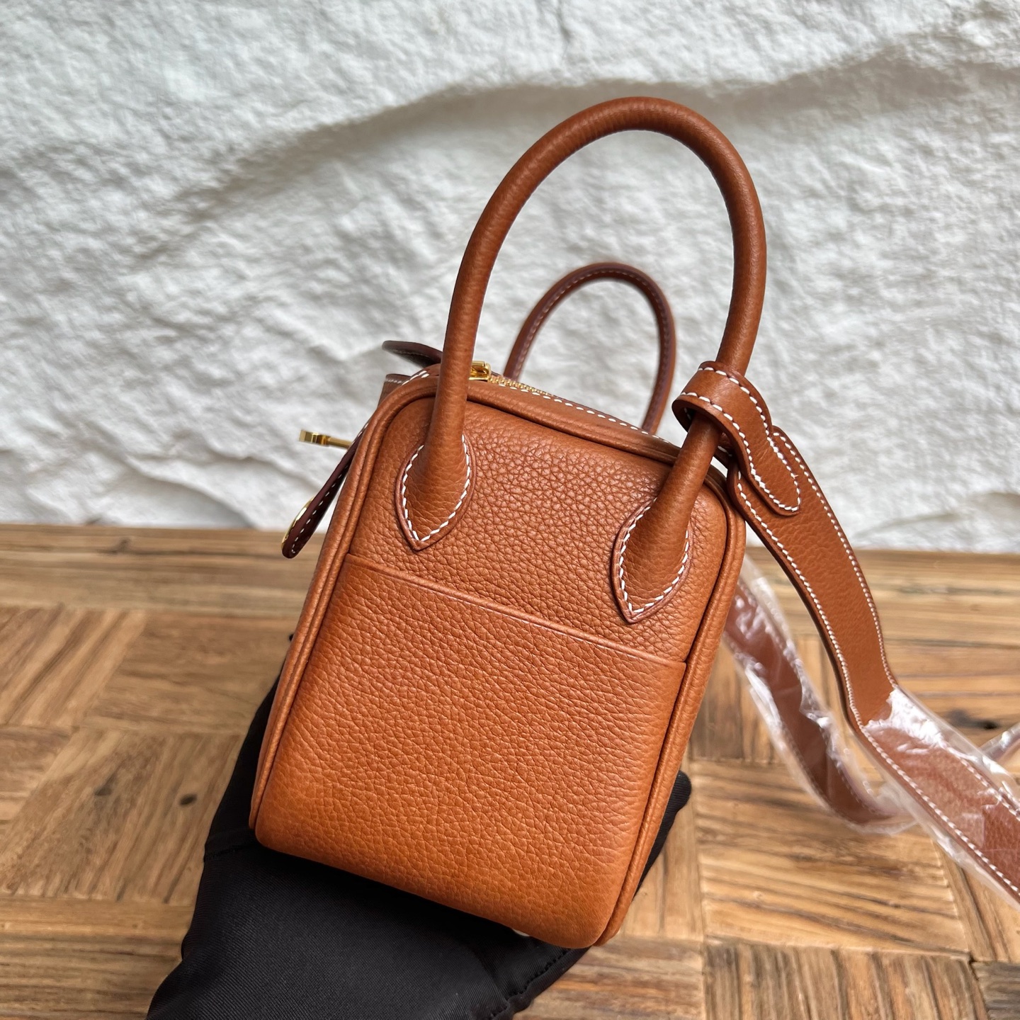 MiniLindy 19cm Barenia original imported grain saddle leather Color: CC34 original color Fauve Fully handmade wax stitching Gold buckle customized✈️ - Image 3