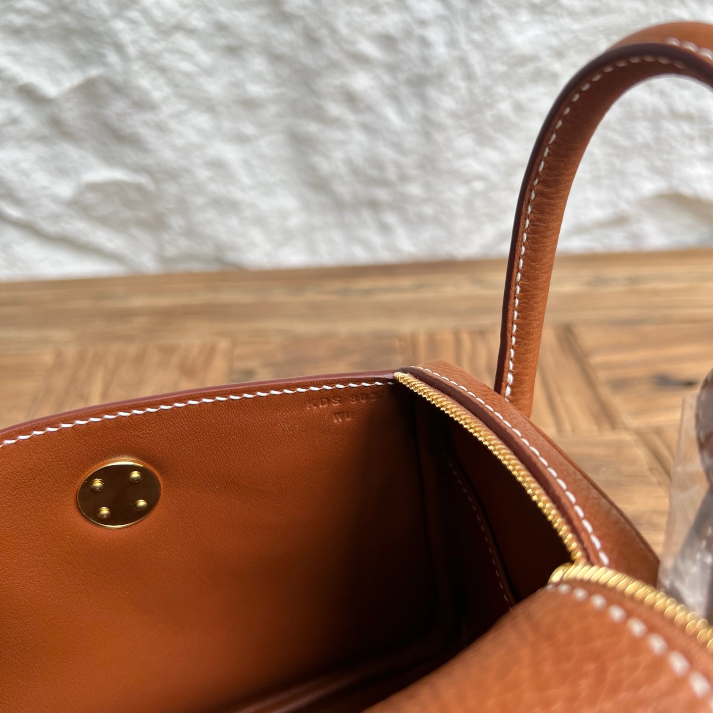 MiniLindy 19cm Barenia original imported grain saddle leather Color: CC34 original color Fauve Fully handmade wax stitching Gold buckle customized✈️ - Image 7