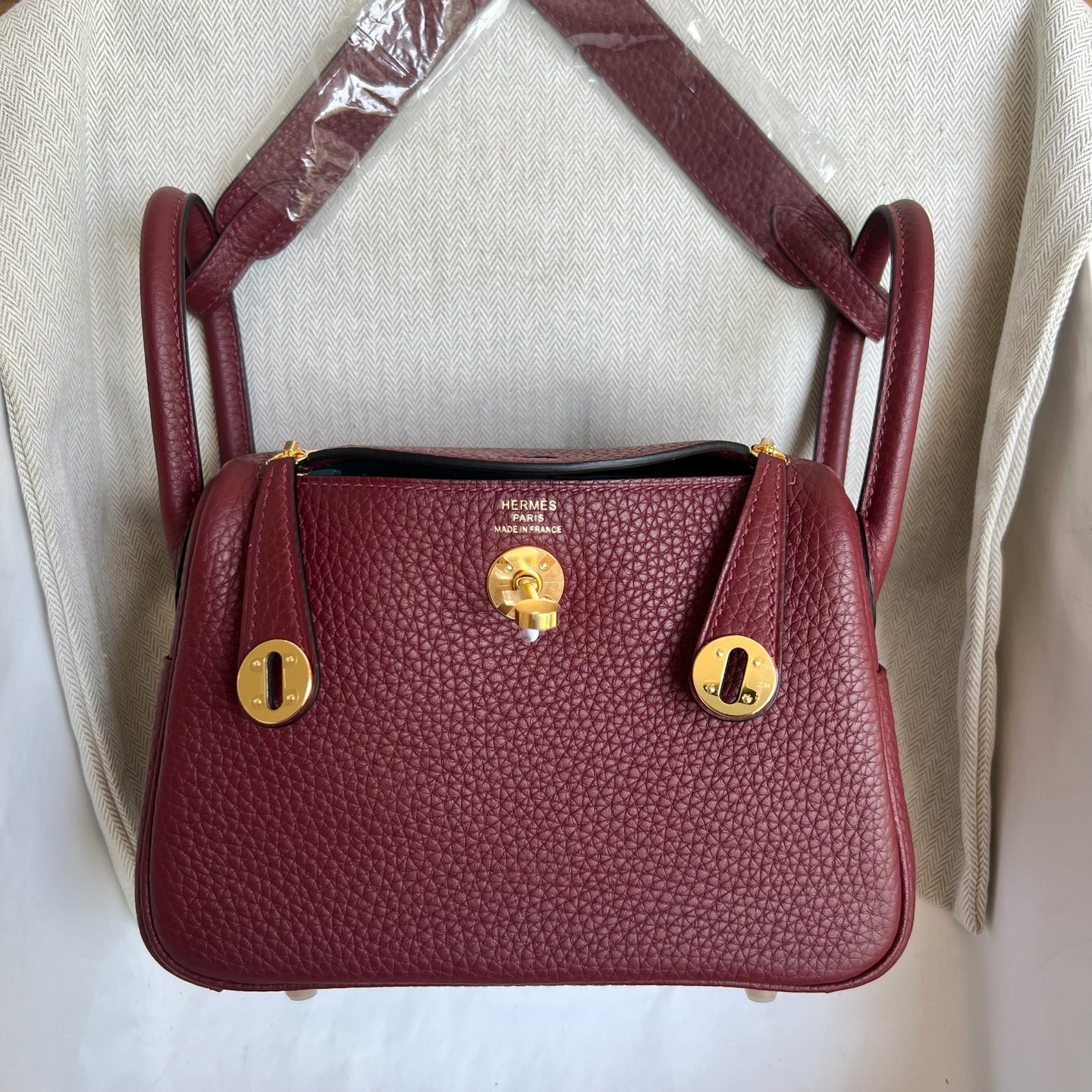 Mini Lindy 19cm Clemence original imported tc large cowhide leather Color: Ck55 Hermès red Fully handmade wax stitching Gold buckle customized✈️ - Image 12