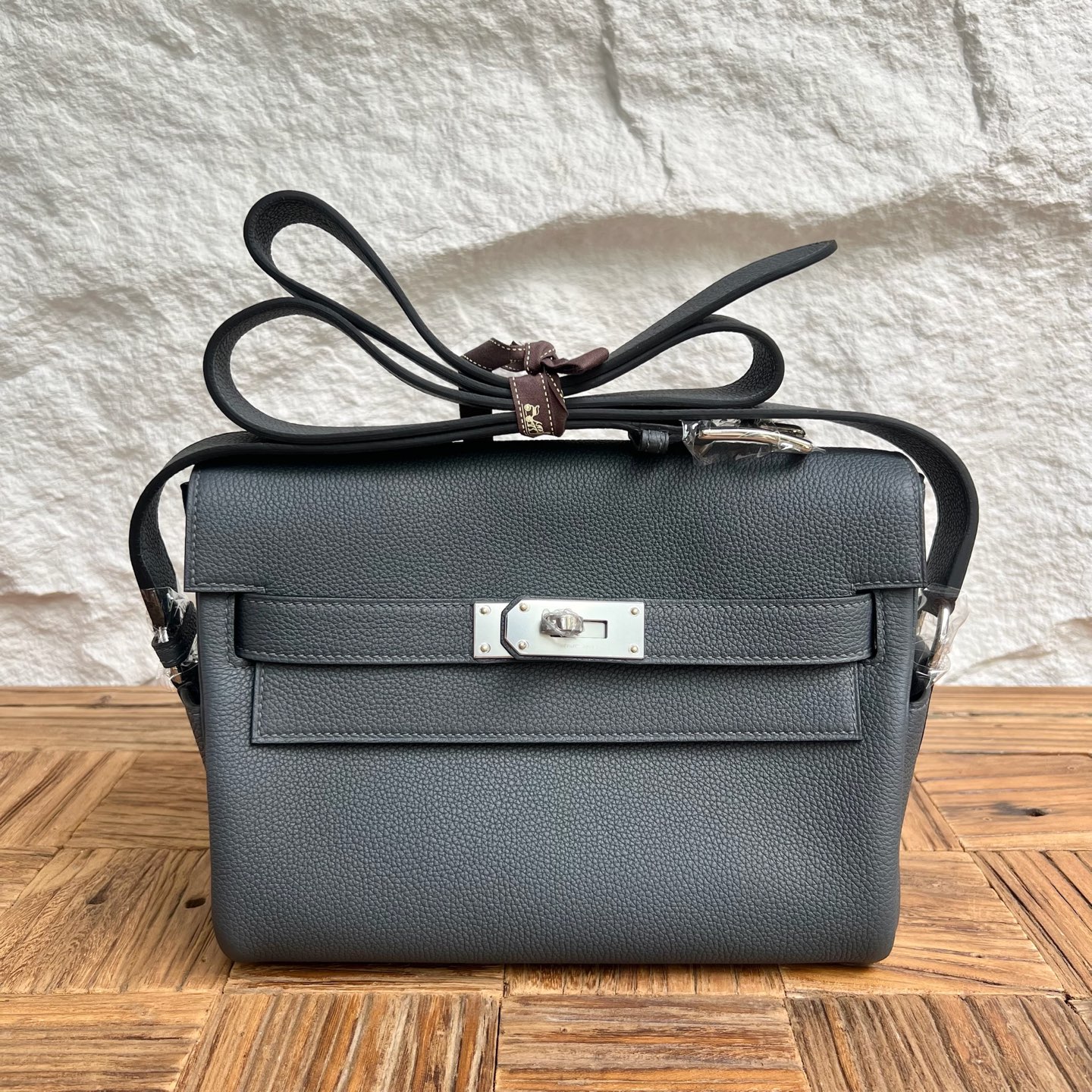 In stock Kelly Messenger messenger bag Togo original imported German calfskin Color: H0 haze gray, all hand-waxed seams Silver buckle Stock