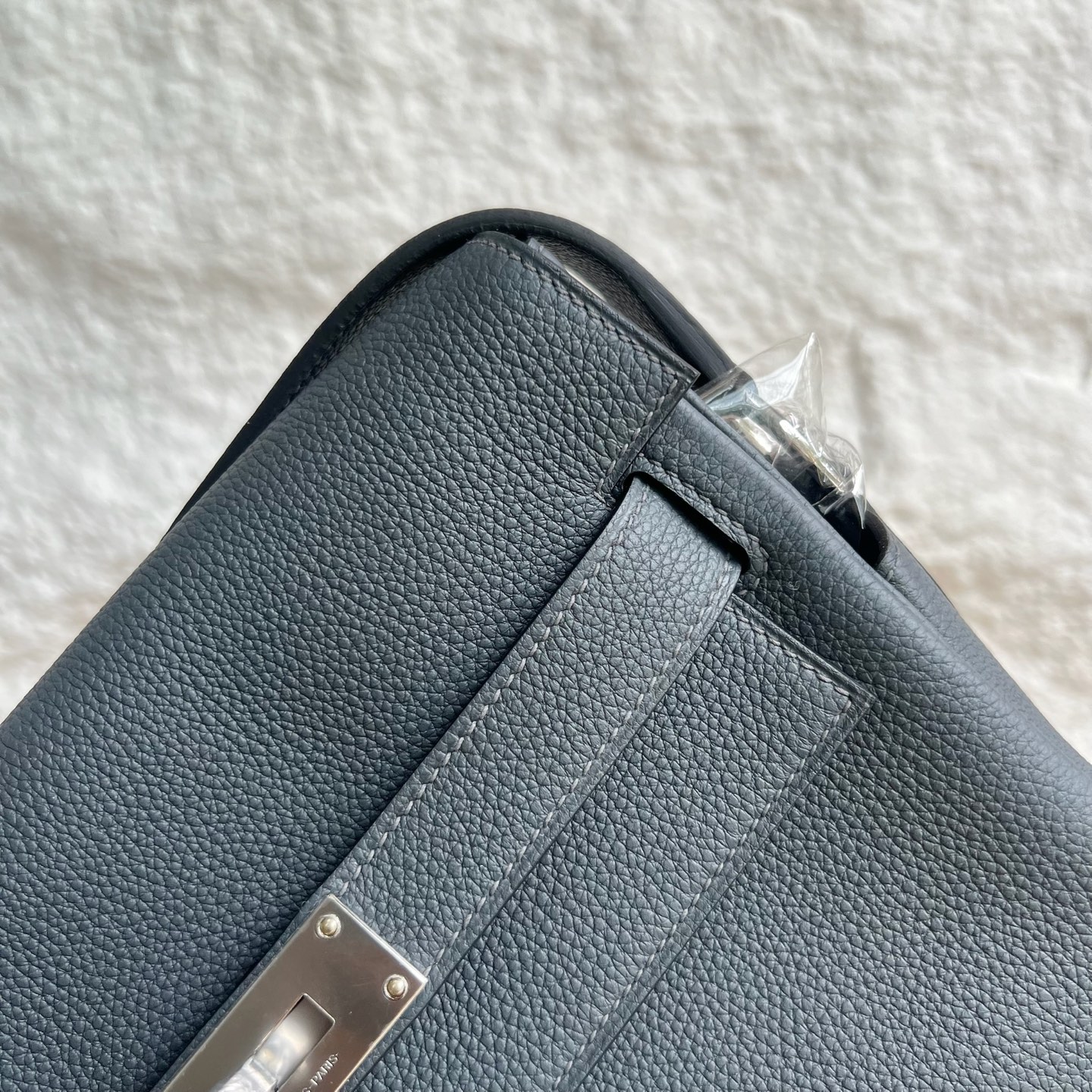 In stock Kelly Messenger messenger bag Togo original imported German calfskin Color: H0 haze gray, all hand-waxed seams Silver buckle Stock - Image 2