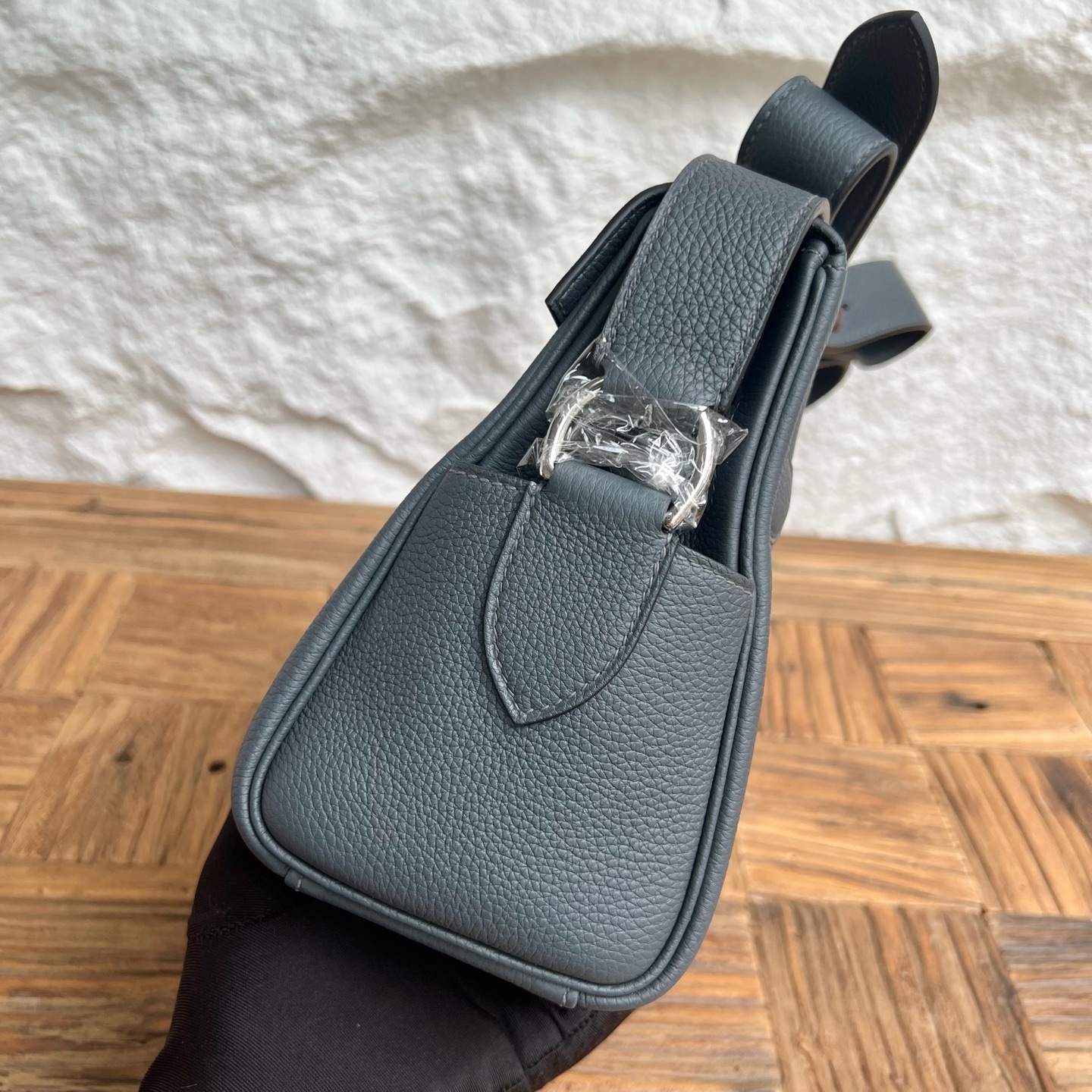 In stock Kelly Messenger messenger bag Togo original imported German calfskin Color: H0 haze gray, all hand-waxed seams Silver buckle Stock - Image 3