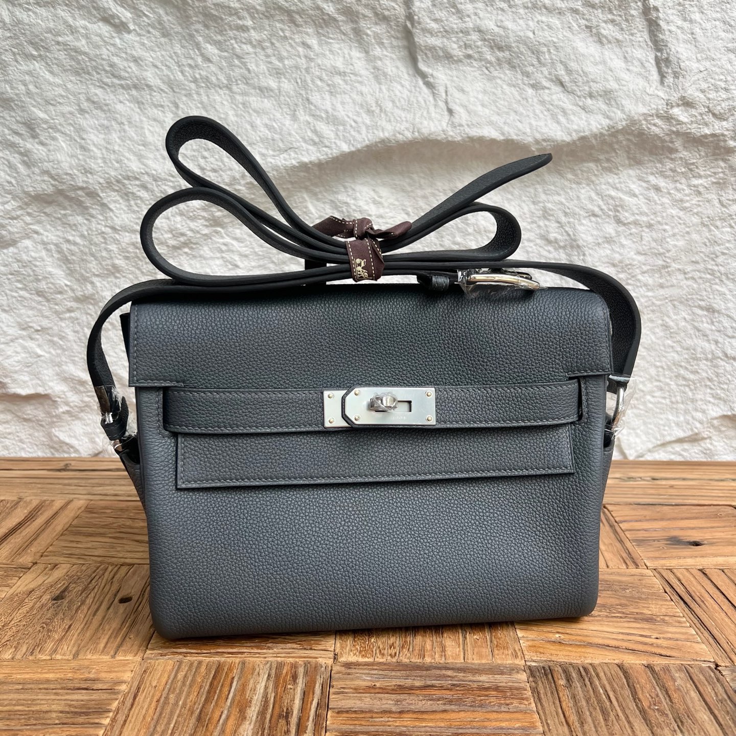 In stock Kelly Messenger messenger bag Togo original imported German calfskin Color: H0 haze gray, all hand-waxed seams Silver buckle Stock - Image 10