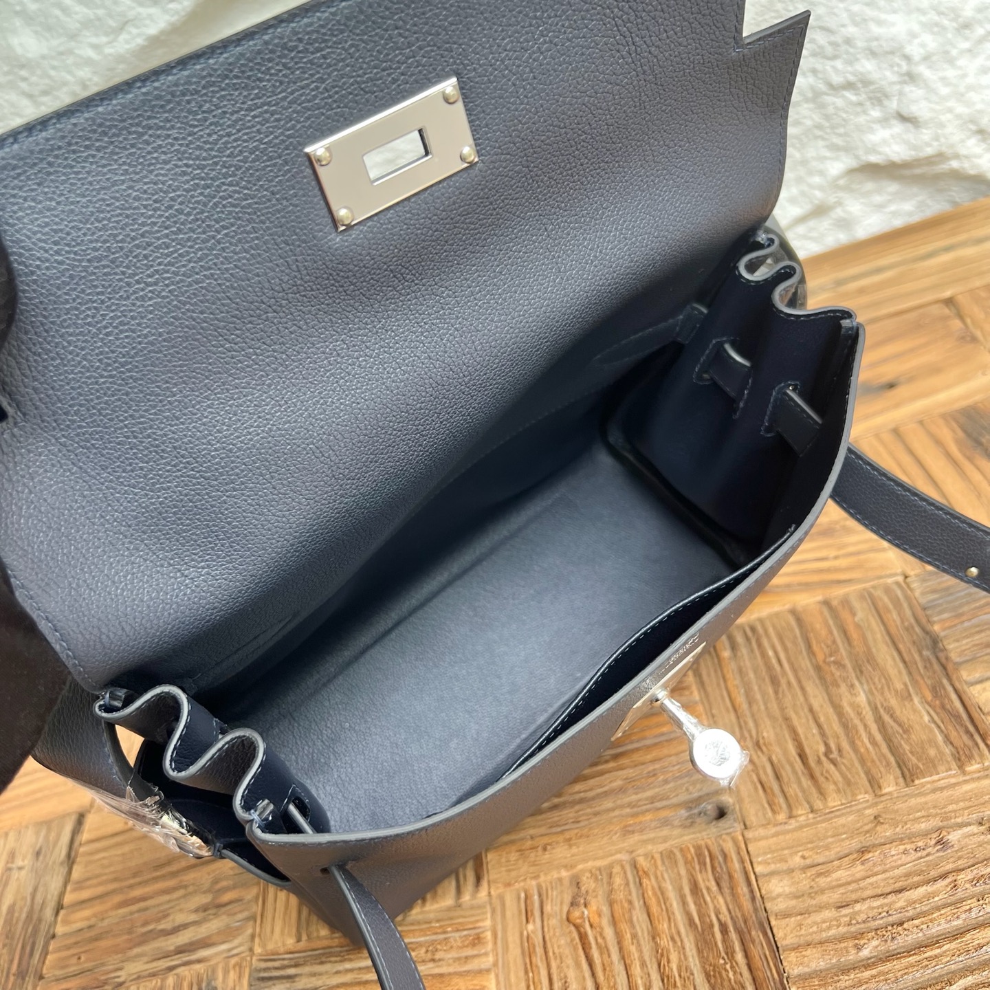 Kelly Messenger bag Evercolor Color: 2Z midnight blue Fully handmade wax stitching Silver buckle customized✈️ - Image 6