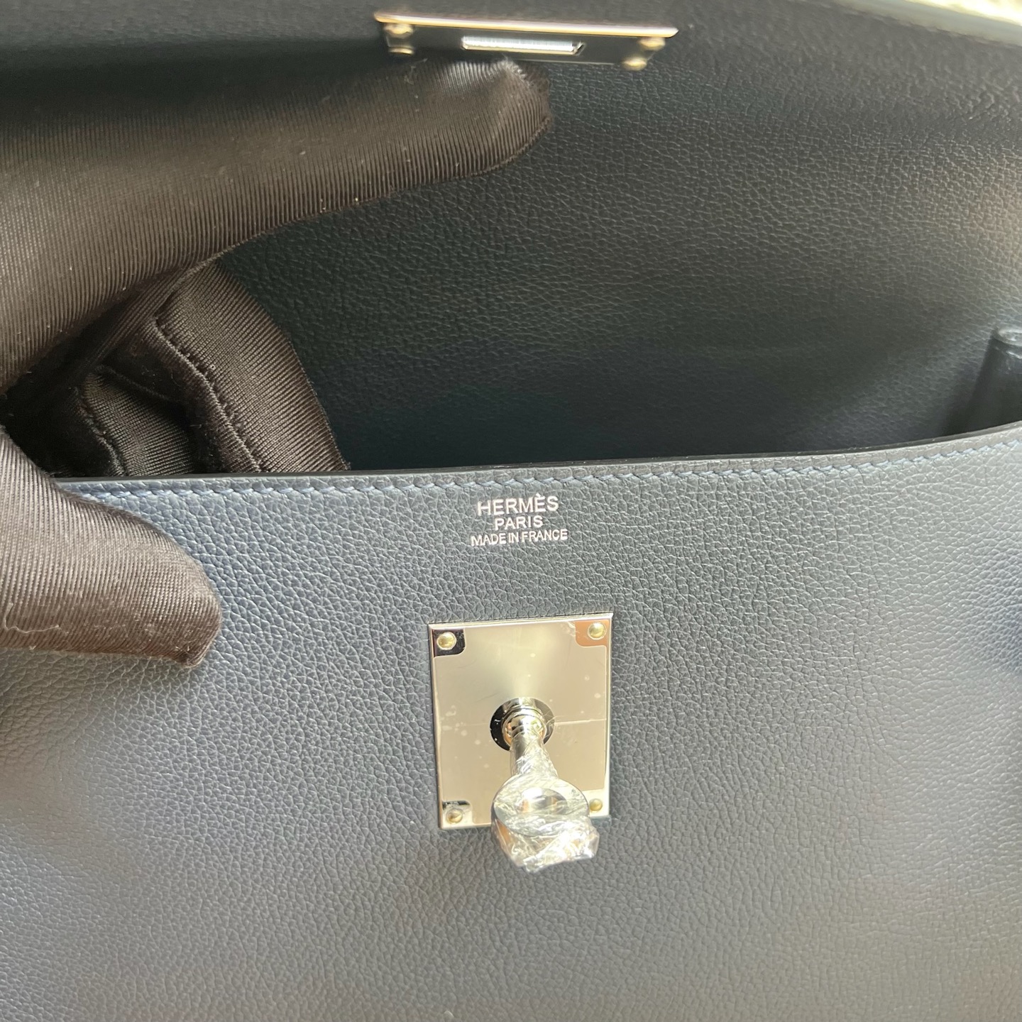 Kelly Messenger bag Evercolor Color: 2Z midnight blue Fully handmade wax stitching Silver buckle customized✈️ - Image 7