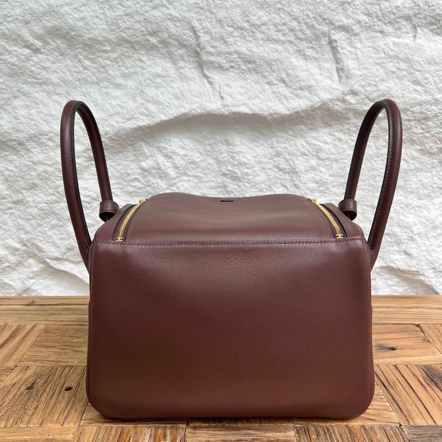 Lindy 26cm Swift Color: CC44 mocha color with denim blue inside Fully handmade wax stitching Gold buckle customized✈️ - Image 7
