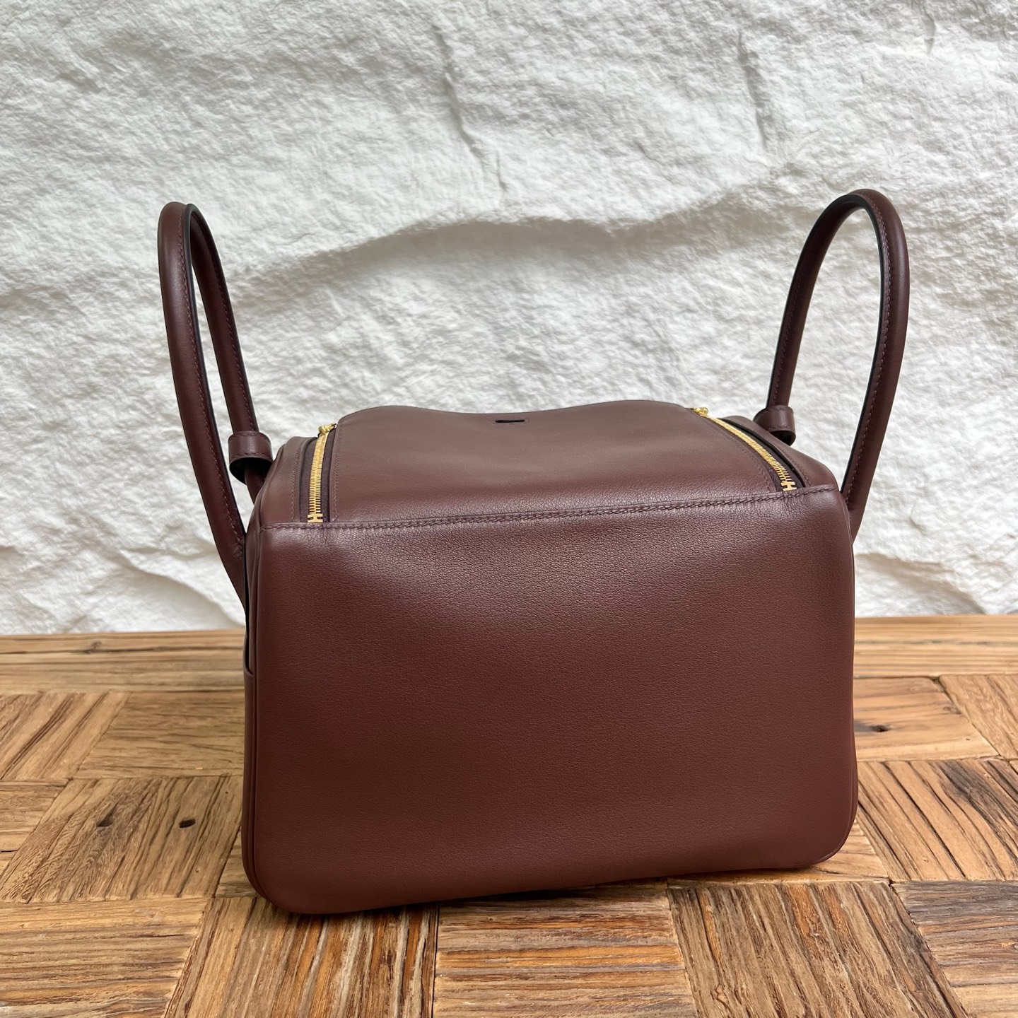 Lindy 26cm Swift Color: CC44 mocha color with denim blue inside Fully handmade wax stitching Gold buckle customized✈️ - Image 11