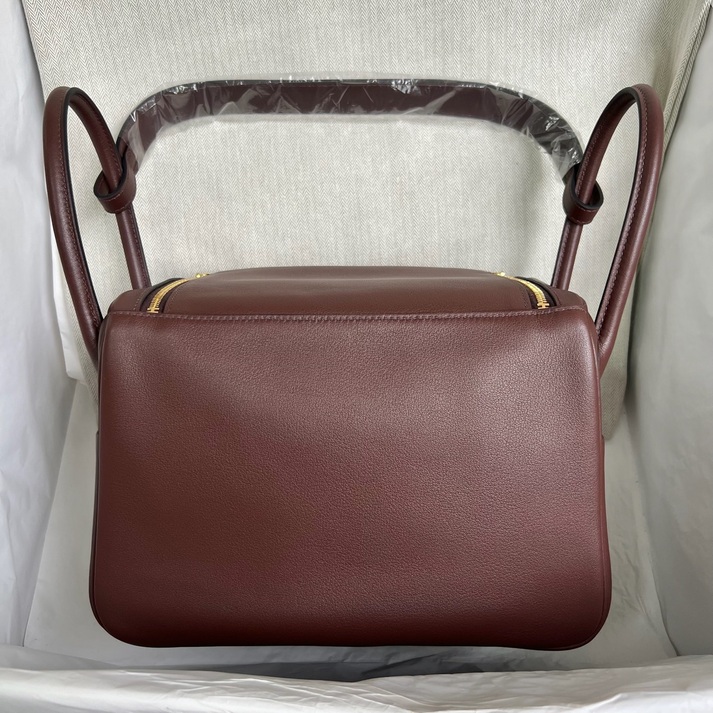 Lindy 26cm Swift Color: CC44 mocha color with denim blue inside Fully handmade wax stitching Gold buckle customized✈️ - Image 13