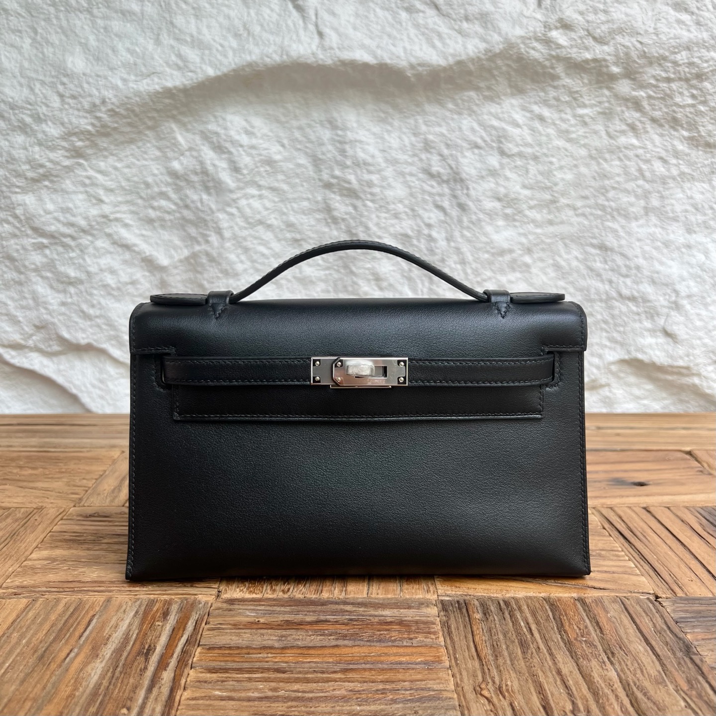 Mini Kelly Pochette 22cm Swift Color: Ck89 black with I2 cream white inside Fully handmade wax stitching Silver buckle customized✈️