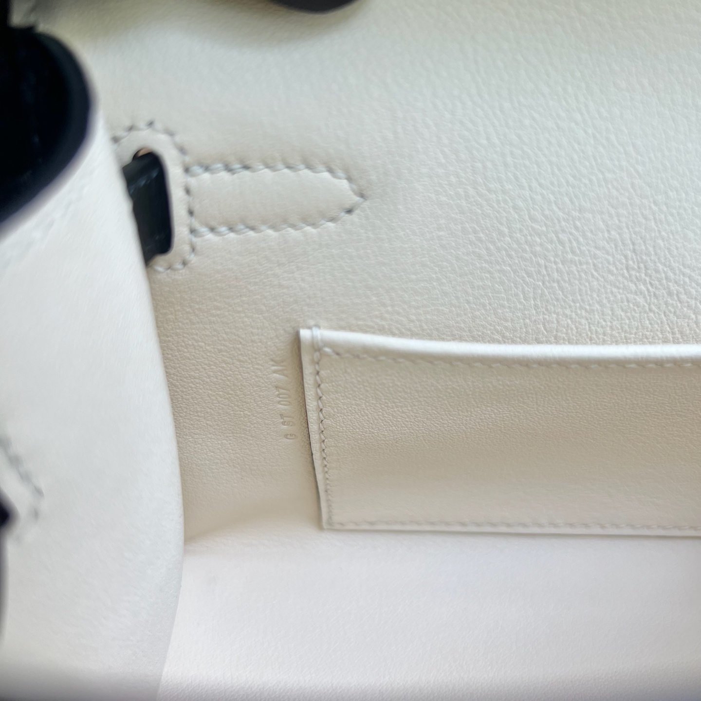 Mini Kelly Pochette 22cm Swift Color: Ck89 black with I2 cream white inside Fully handmade wax stitching Silver buckle customized✈️ - Image 6