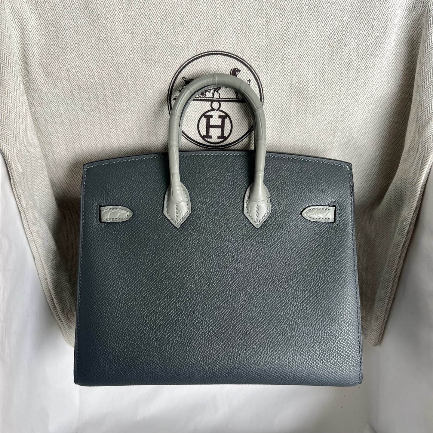 In stock Birkin 20cm limited edition gray little house🏠 Fully handmade wax stitching Light gold buckle Stock - Image 13