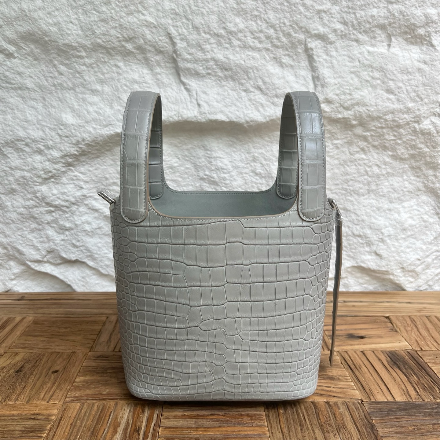 Picotin 18cm matte American alligator Color: Ck80 Pearl Gray Matte Alligator Crocodile Fully handmade wax stitching Silver buckle customized✈️
