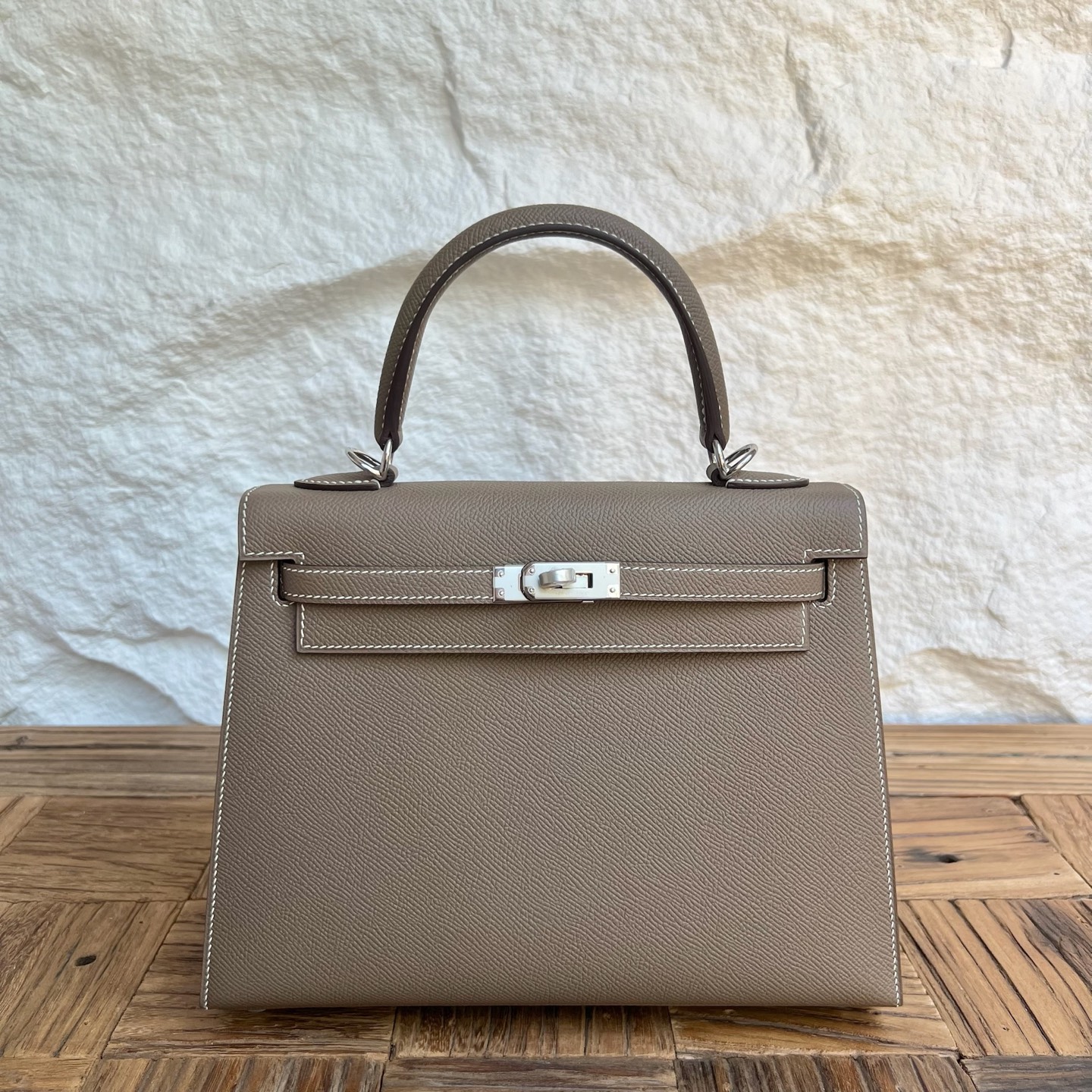Spot Kelly 25cm Epsom Color: Ck18 elephant gray, fully handmade wax thread sewing Silver buckle Stock
