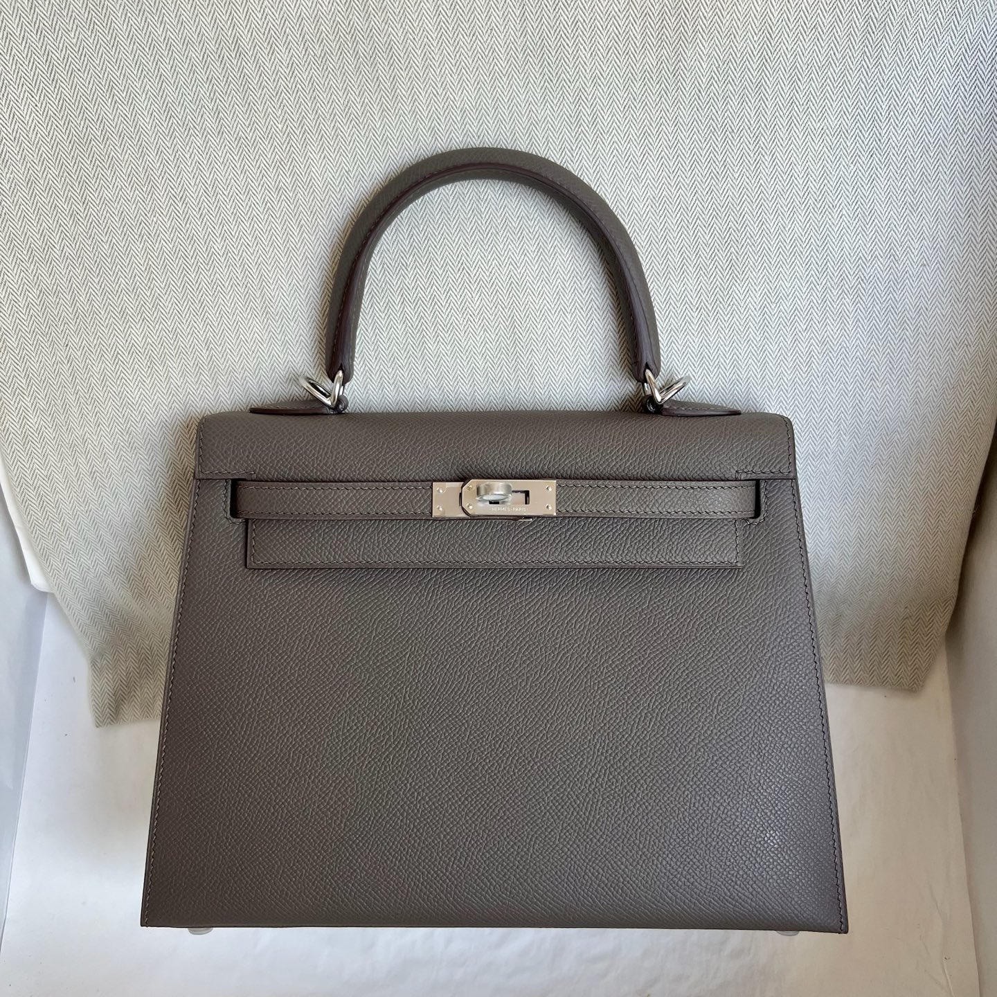 Kelly 25cm Epsom Color: 8F pewter gray, fully hand-waxed seams Silver buckle customized✈️ - Image 12