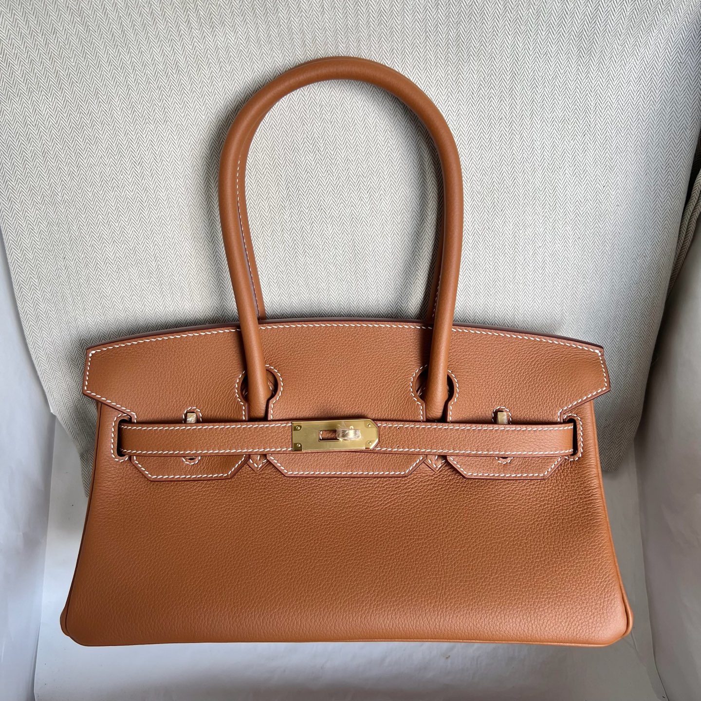 In stock Birkin Shoulder 29 Evercolor Color: 37 golden brown Gold Fully handmade wax thread sewing Gold buckle Stock - Image 12