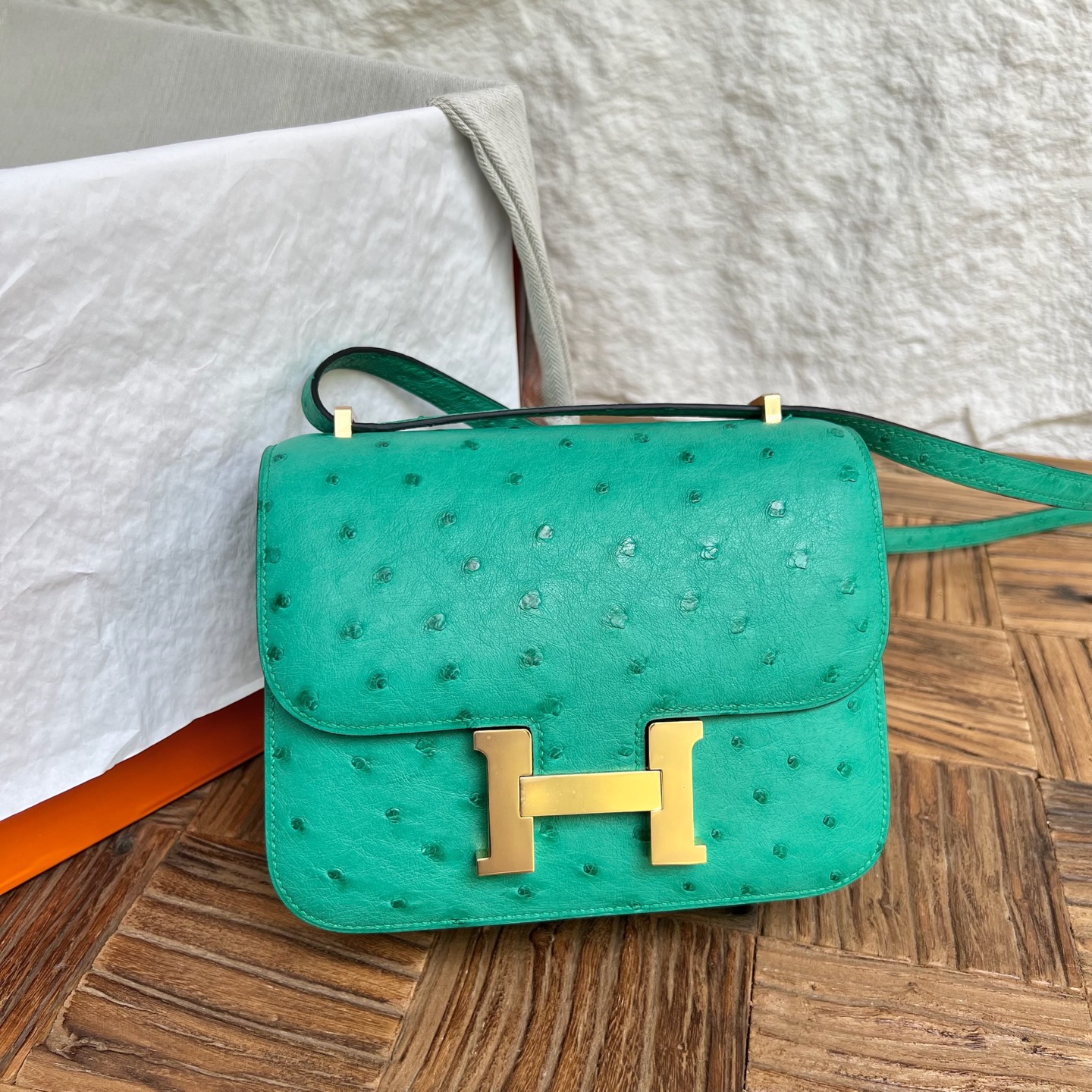 Spot Constance 18cm Ostrich original imported kk South African ostrich skin Color: U1 Verona Green Fully handmade wax stitching Gold buckle Stock