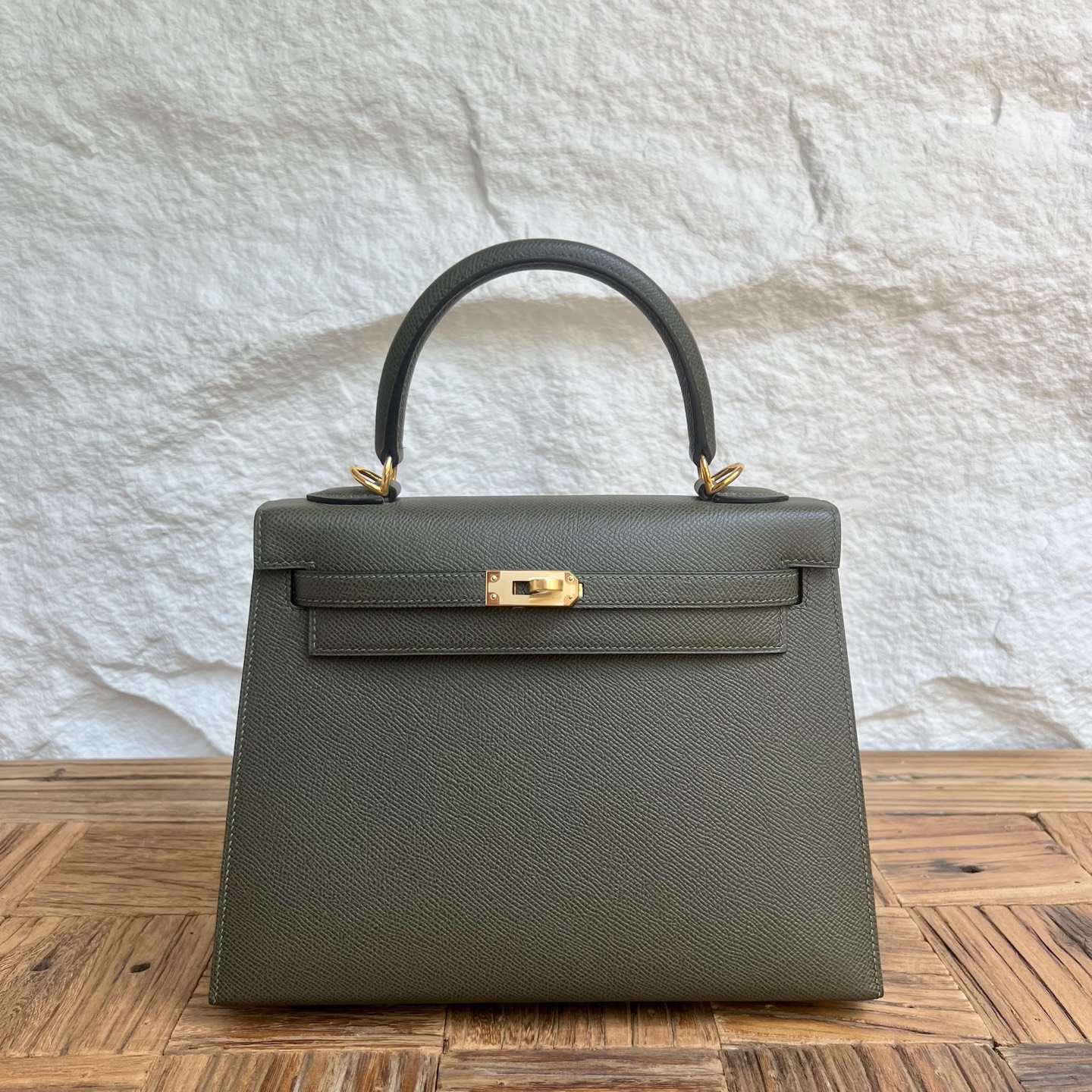 Spot Kelly 25cm Epsom Color: 6H olive green Fully handmade wax stitching Gold buckle Stock