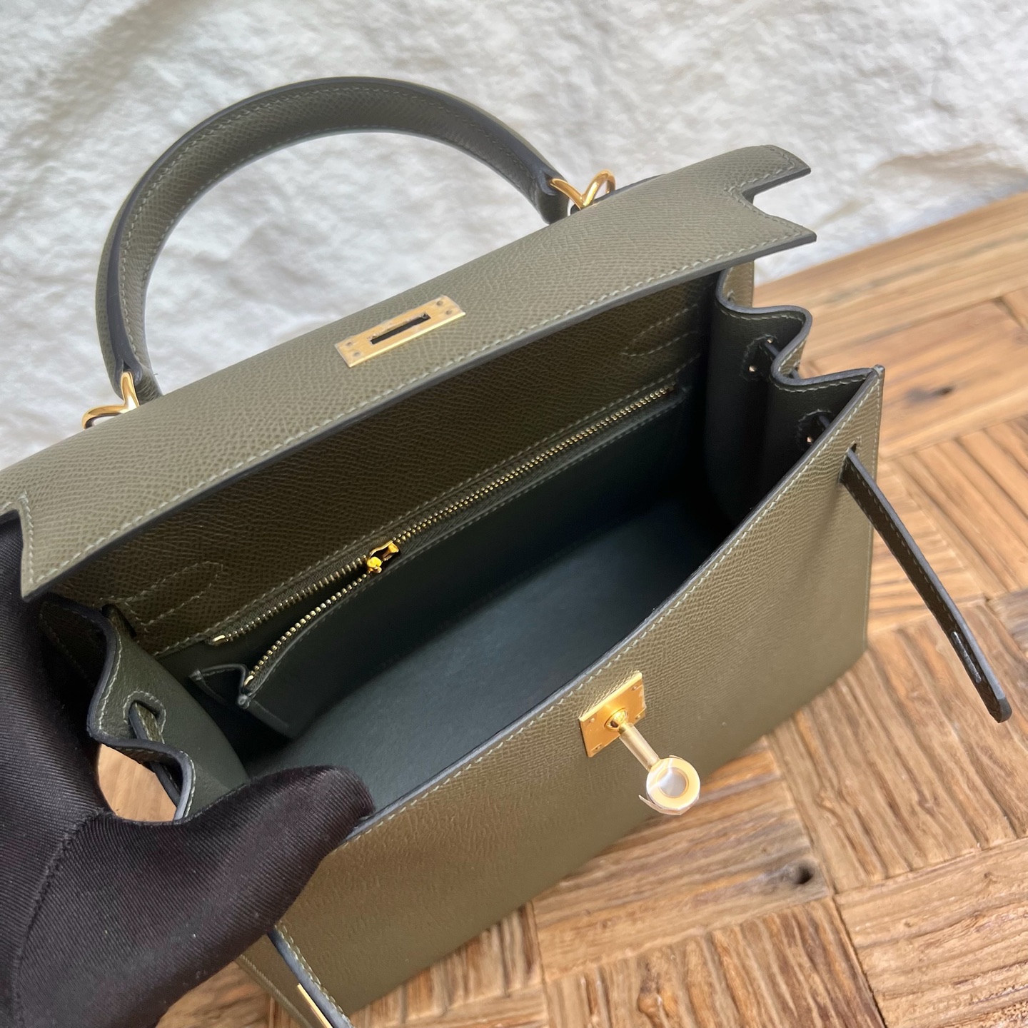 Spot Kelly 25cm Epsom Color: 6H olive green Fully handmade wax stitching Gold buckle Stock - Image 6