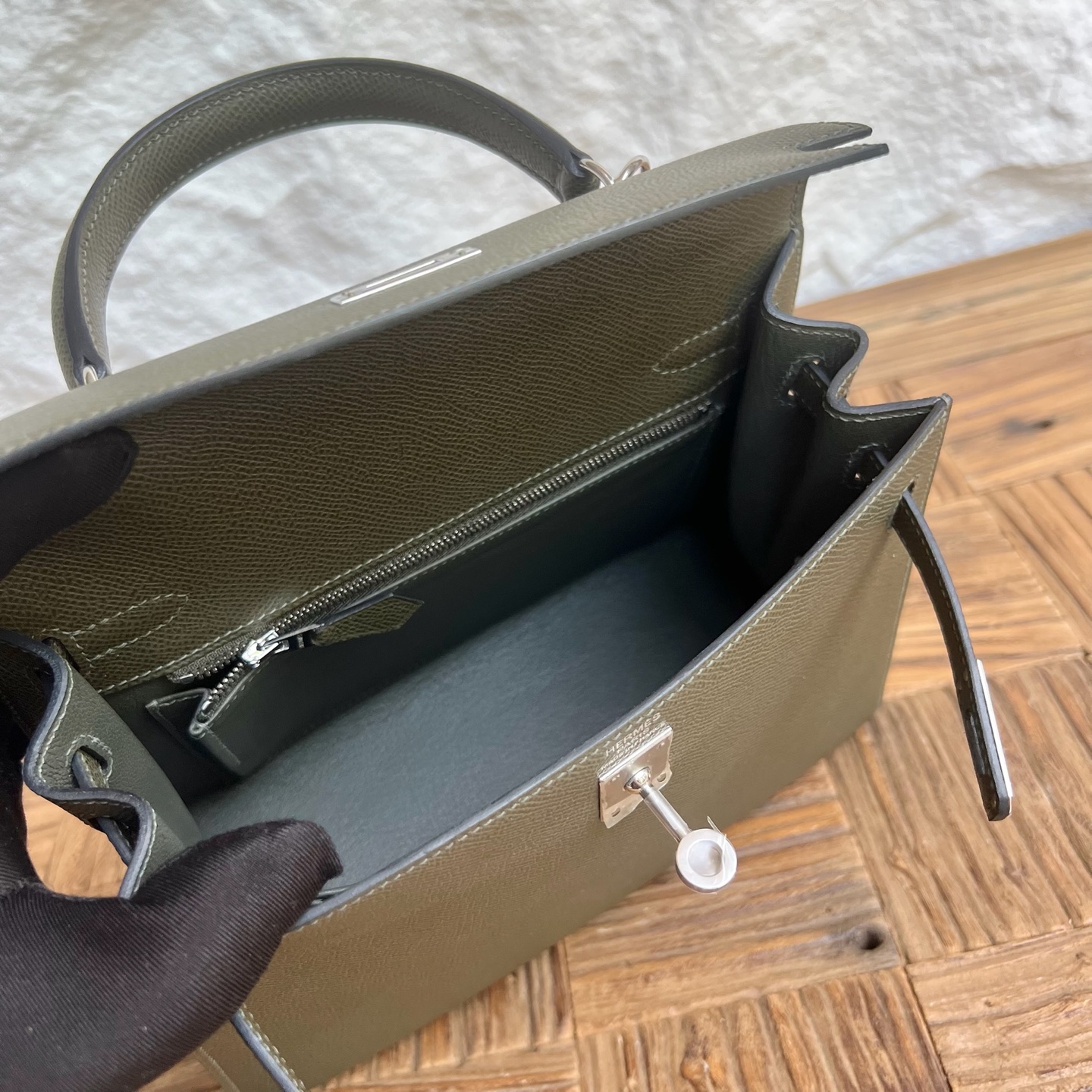 Spot Kelly 25cm Epsom Color: 6H olive green Fully handmade wax stitching Silver buckle Stock - Image 6
